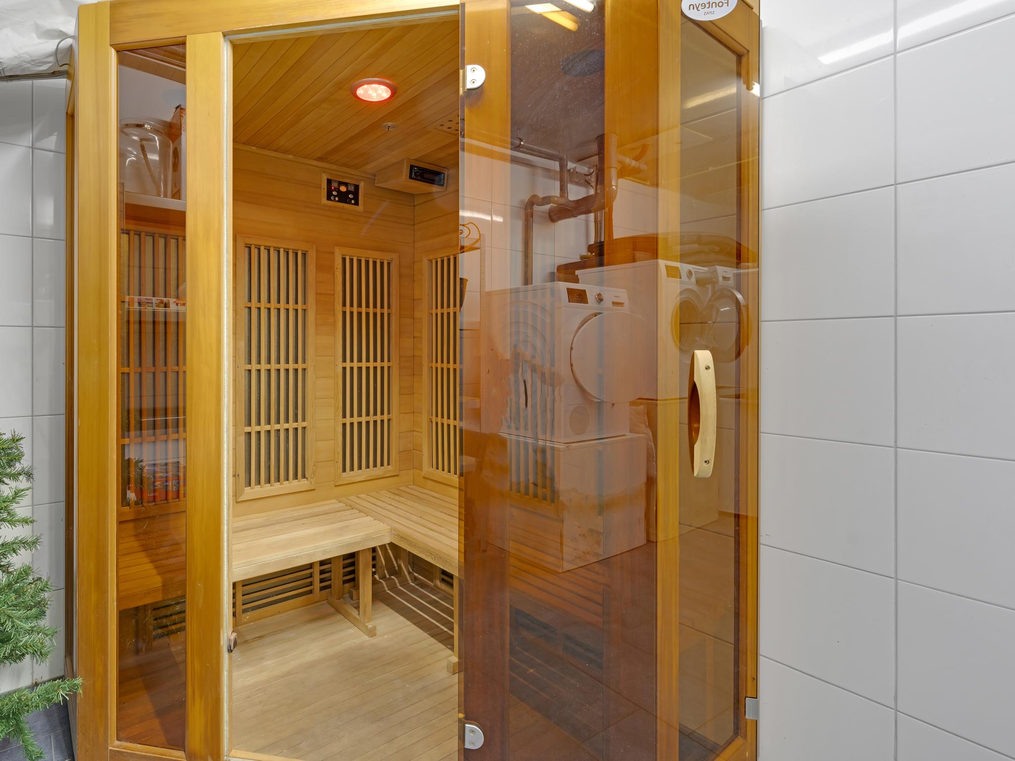 Bedroom with comfortable beds at Boszicht Reutum in Reutum