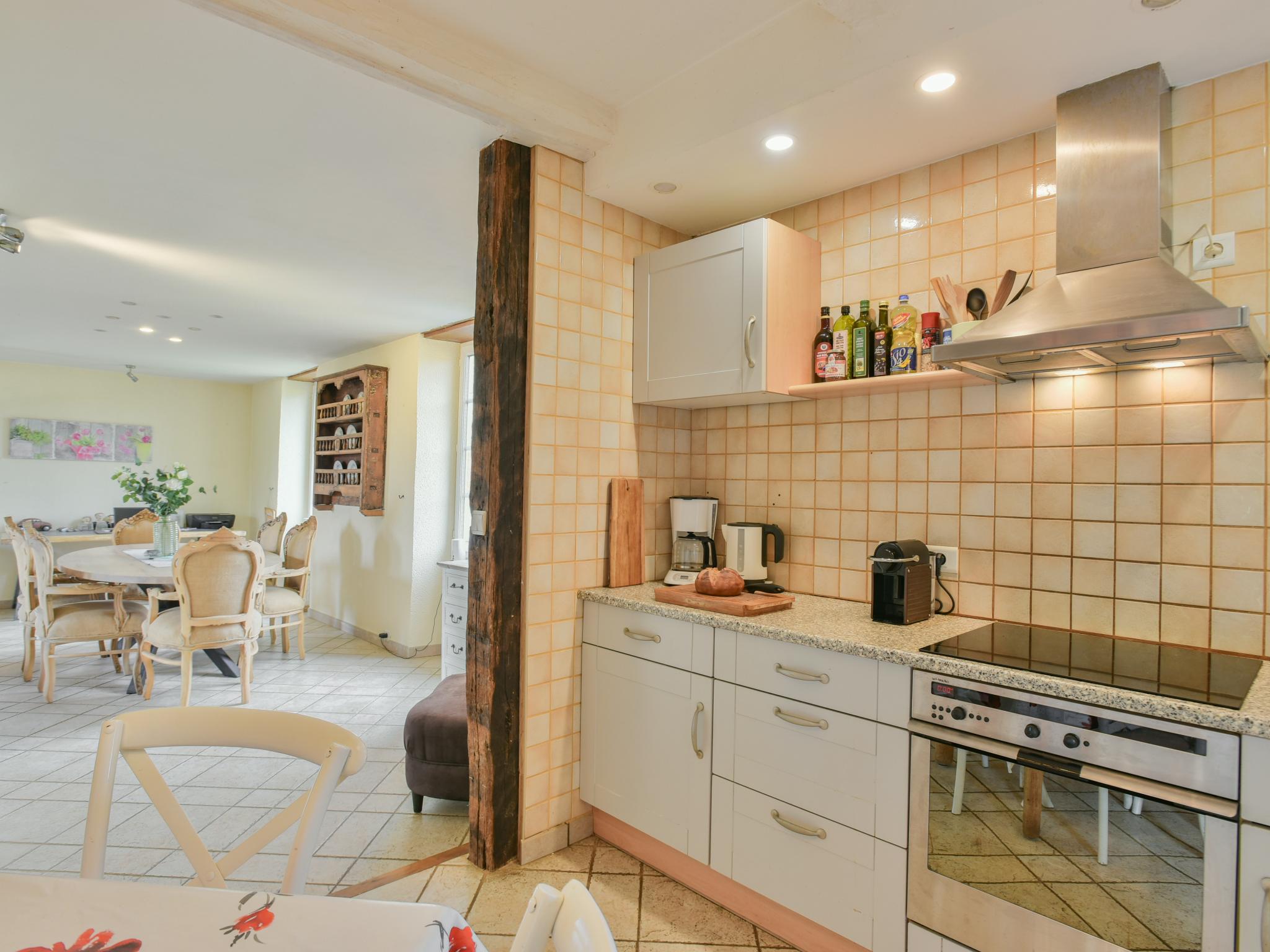 Swimming pool area at Orchidee in Dégagnac