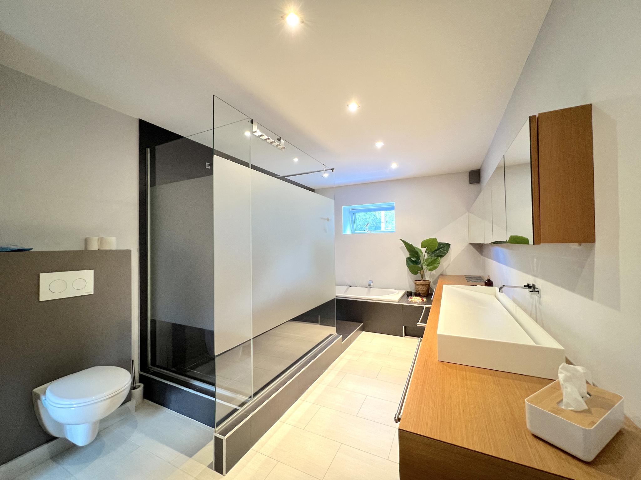 Bathroom facilities at t Vennehuisje in Genk