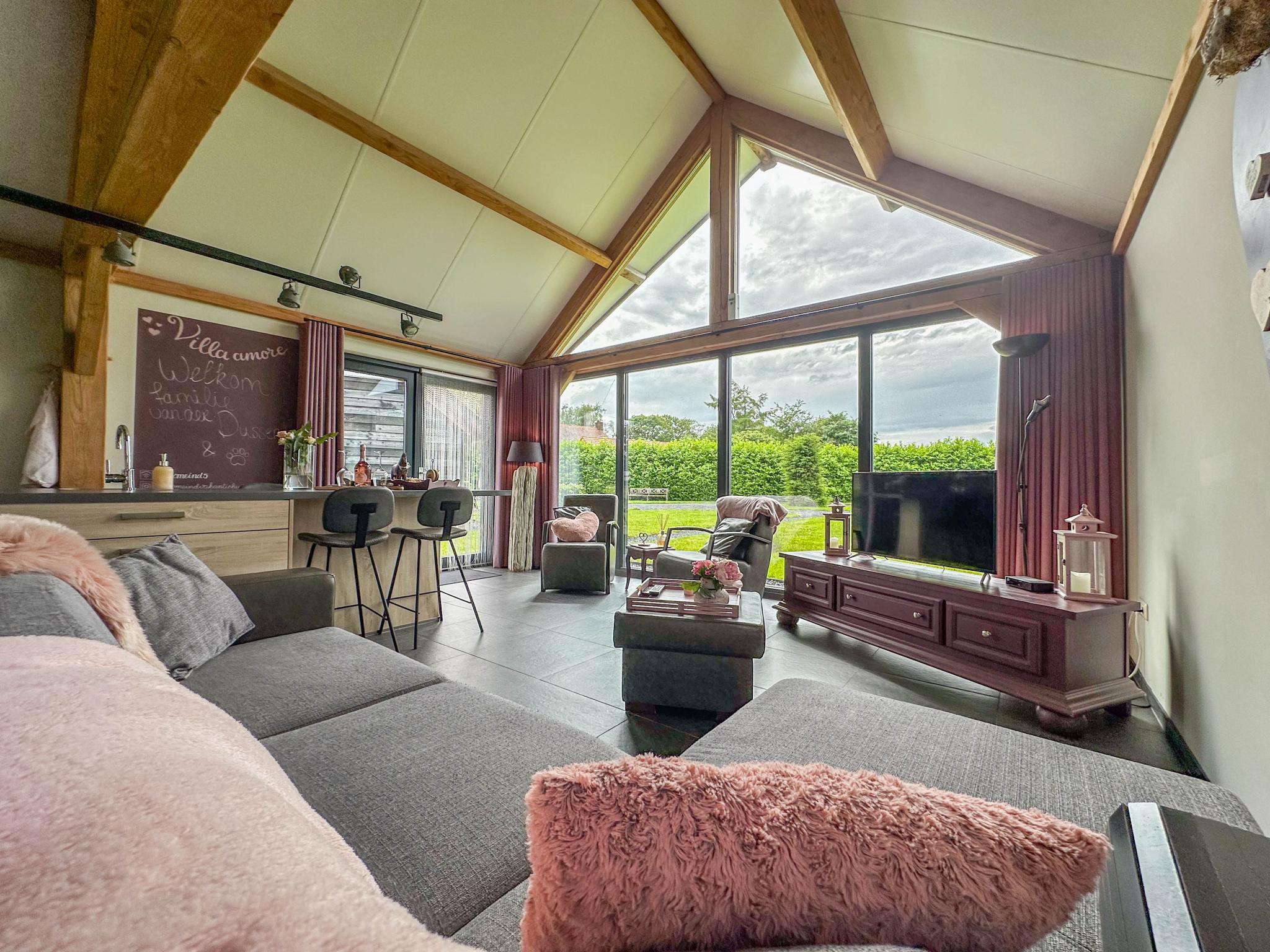 Bedroom with comfortable beds at Villa Amore in Alphen