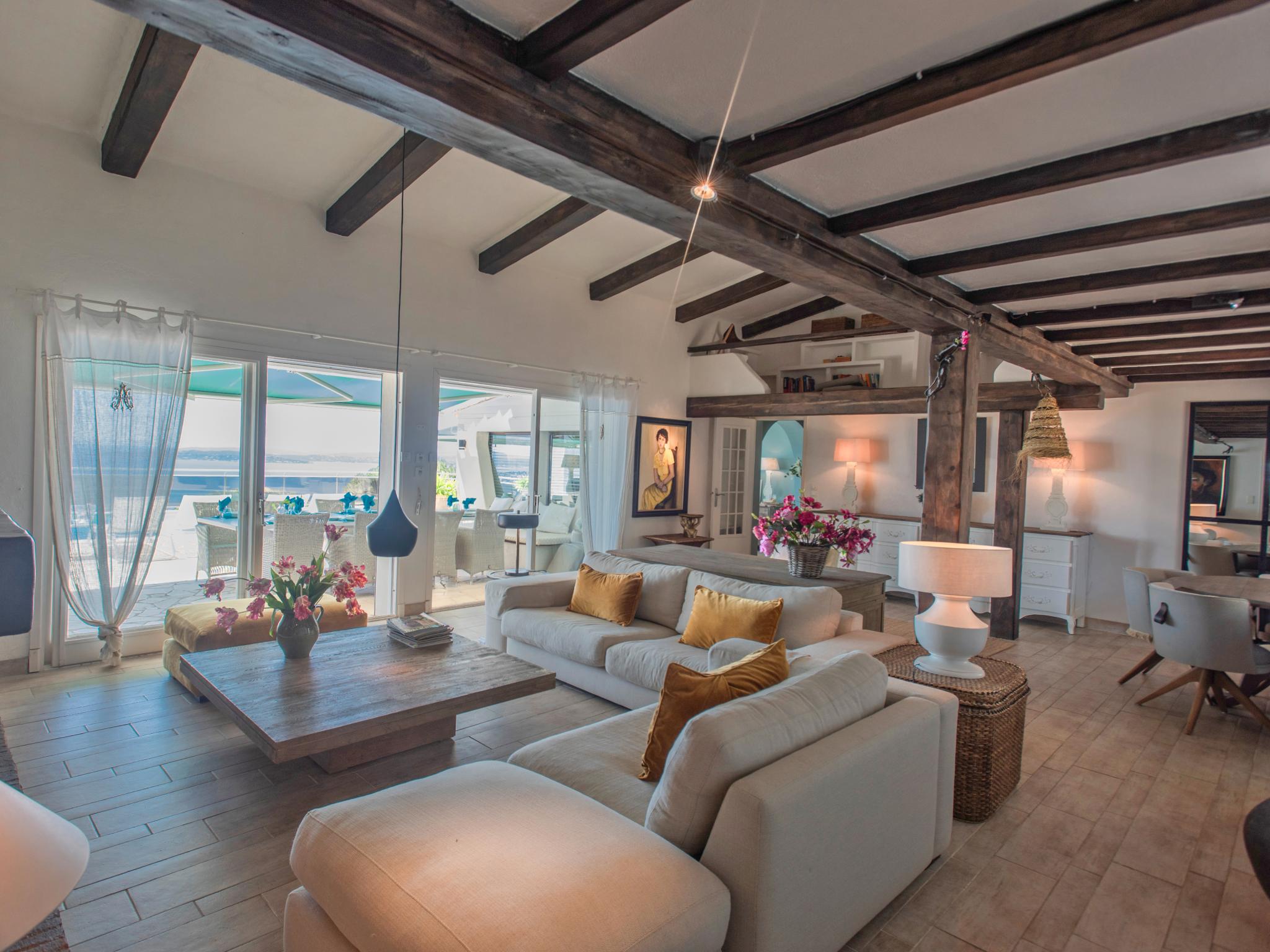 Modern kitchen at Lessix 8 in Les Issambres