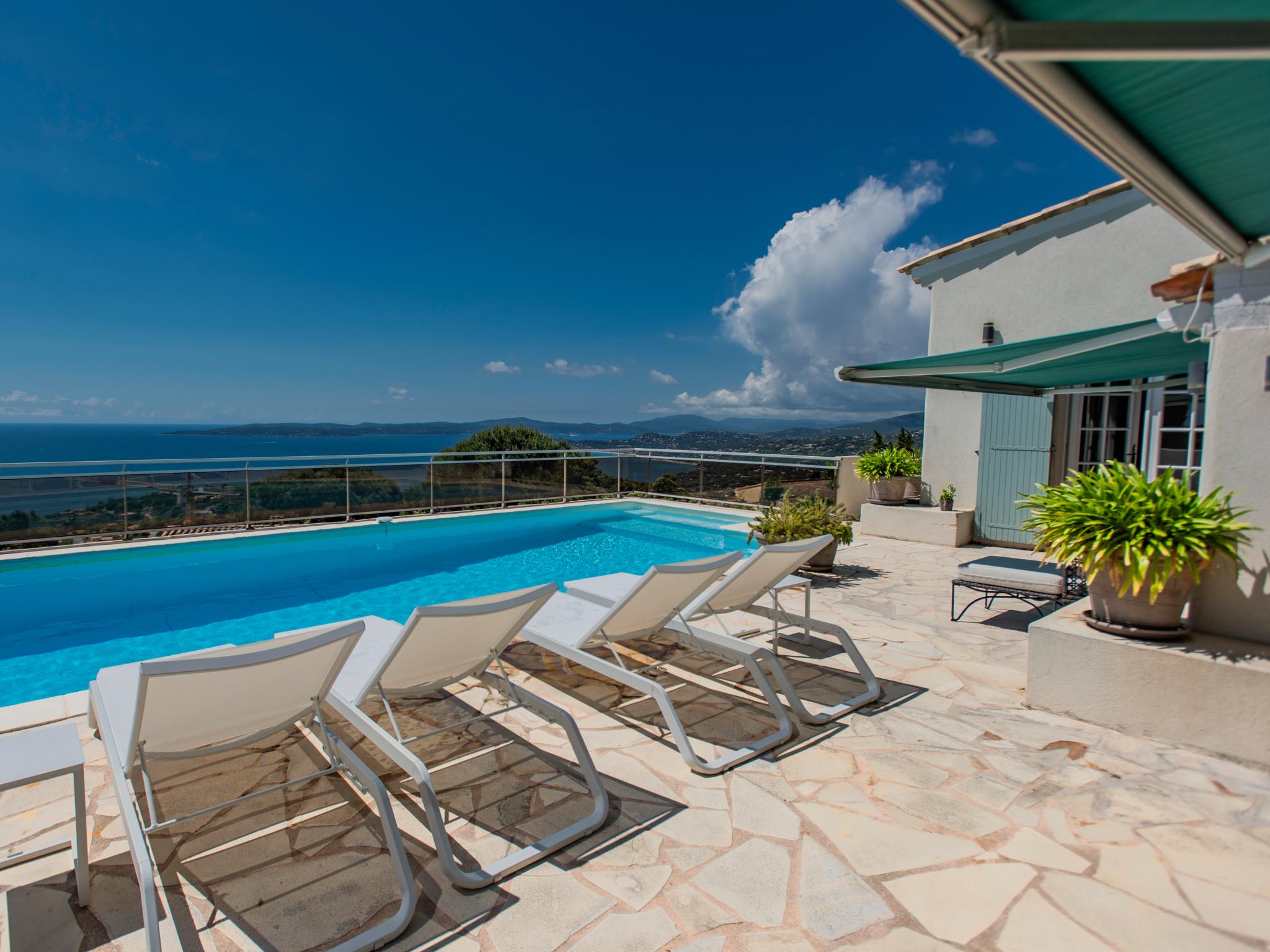Bedroom with comfortable beds at Lessix 8 in Les Issambres