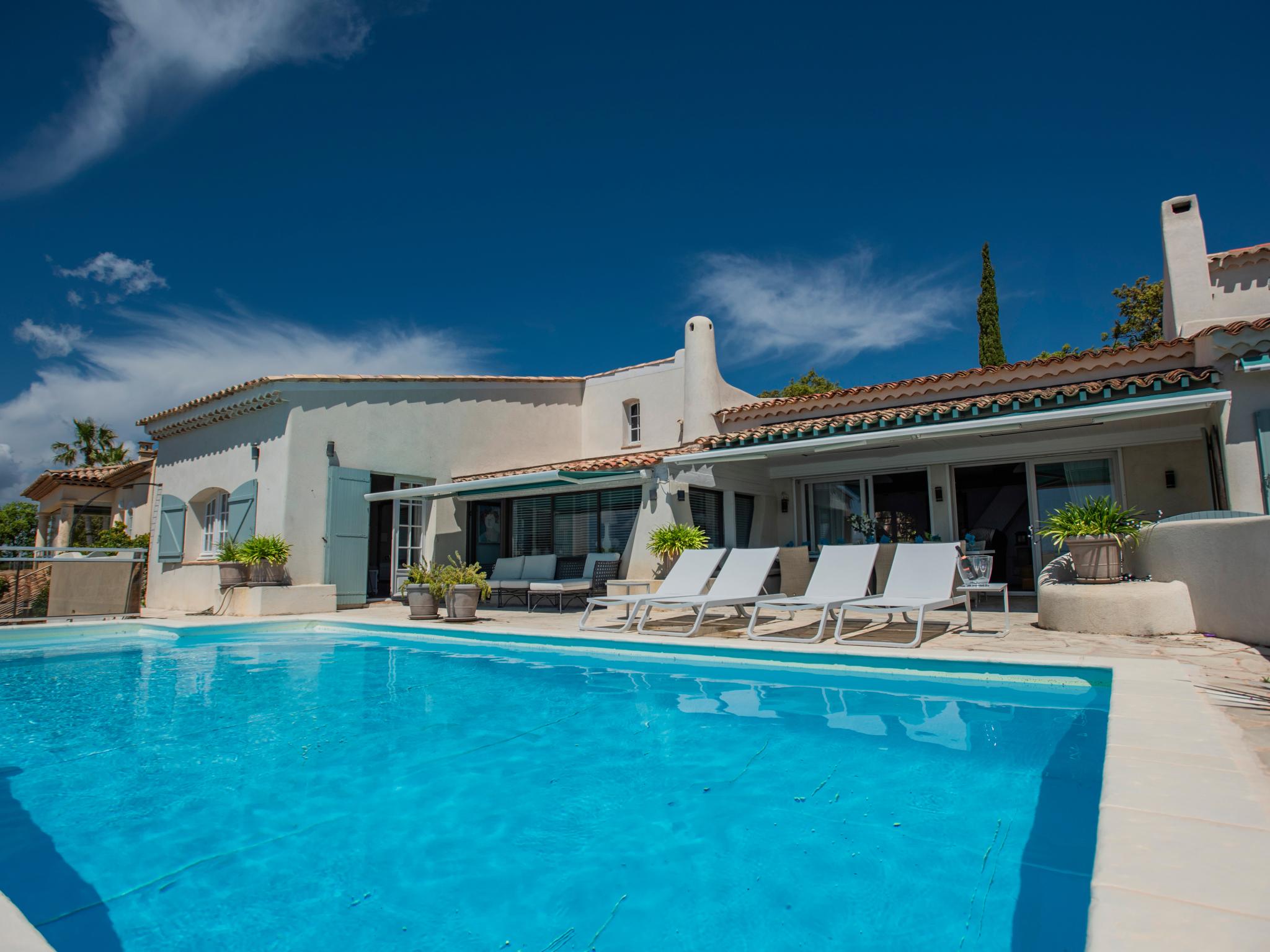 Swimming pool area at Lessix 8 in Les Issambres