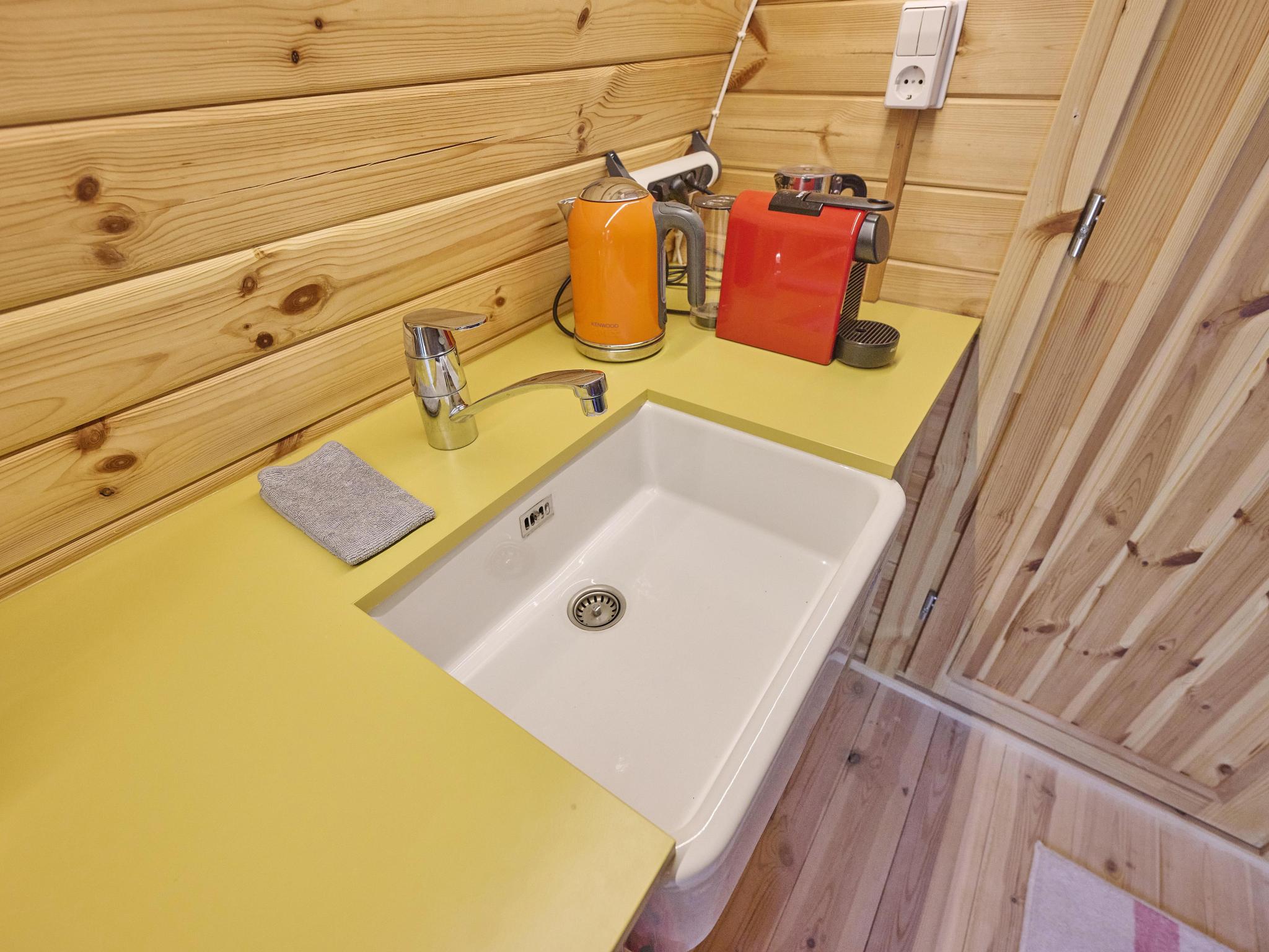 Bathroom facilities at Tiny House Jet in Goedereede