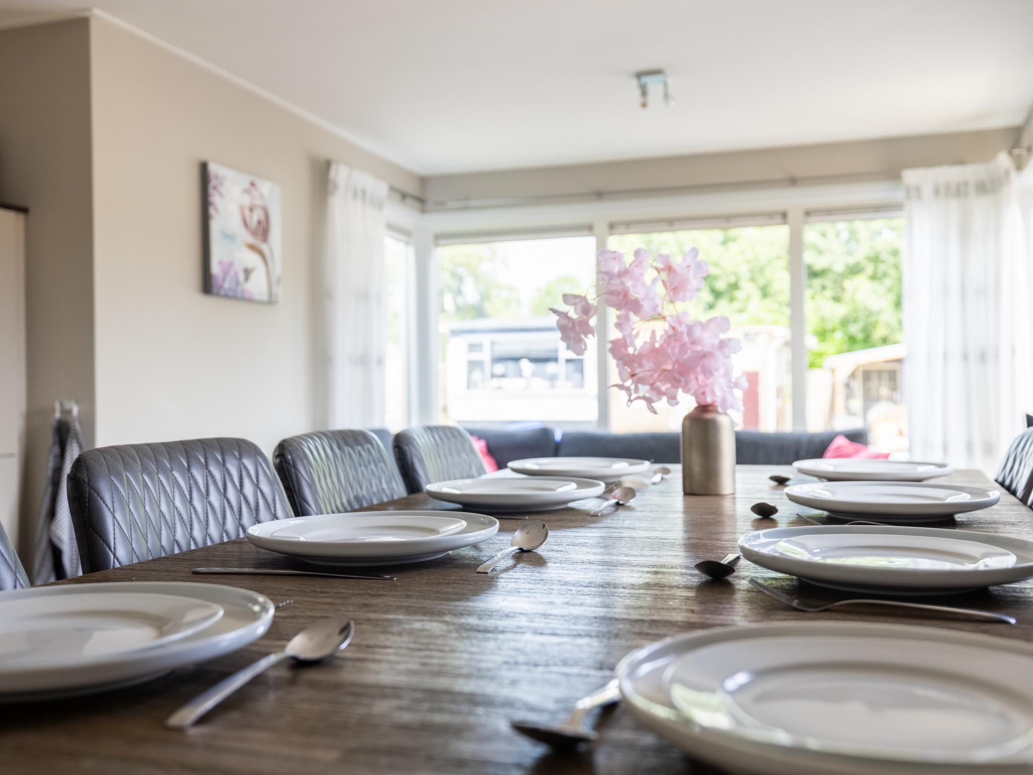 Modern kitchen at Sluisje 55 in Bantega