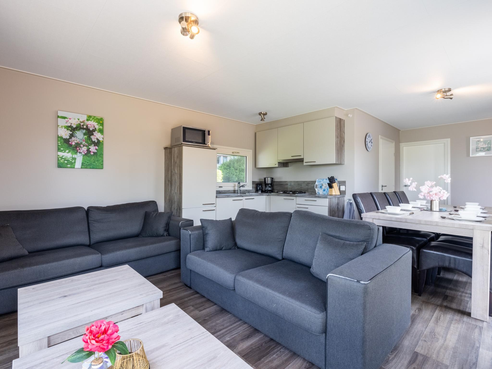 Swimming pool area at Dubbel Pret in Bantega