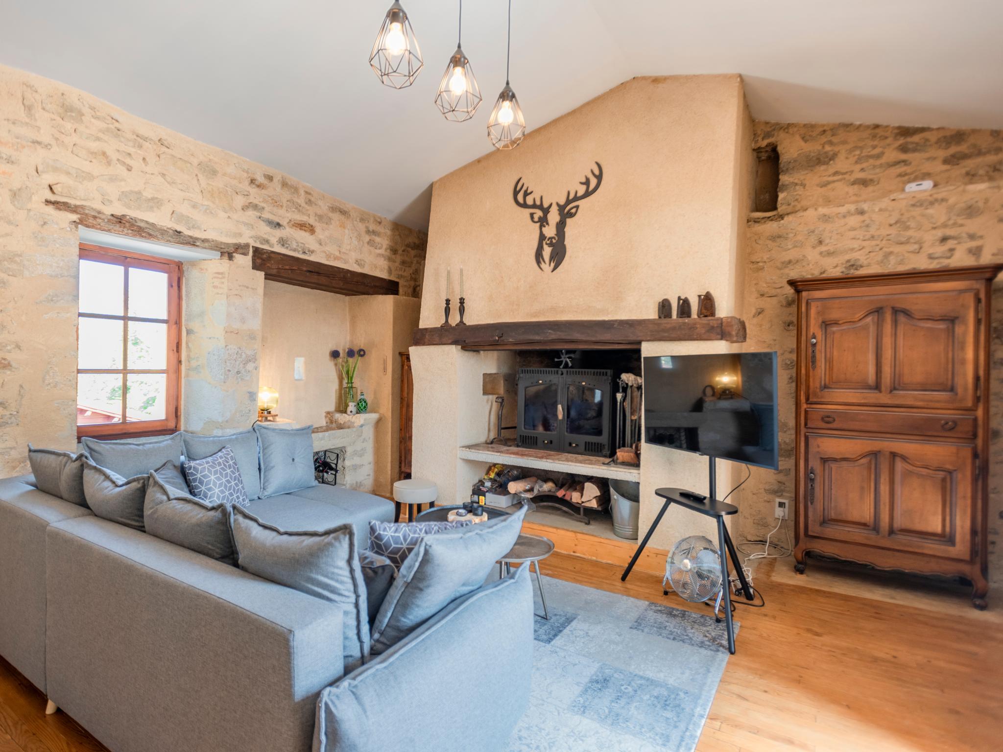 Modern kitchen at Gite Foussimagne in Sérignac