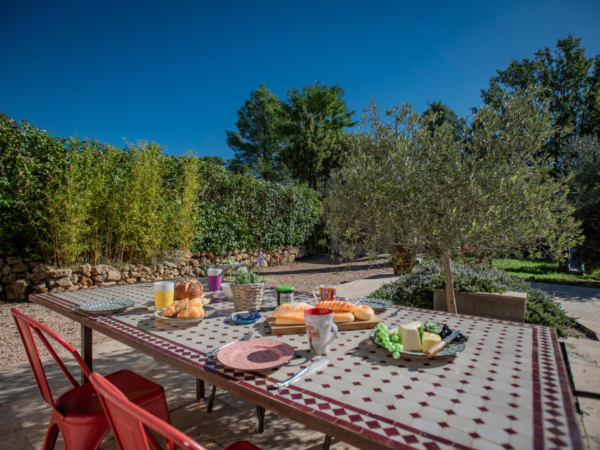 Swimming pool area at Plein Sud in Saint-Antonin-du-Var
