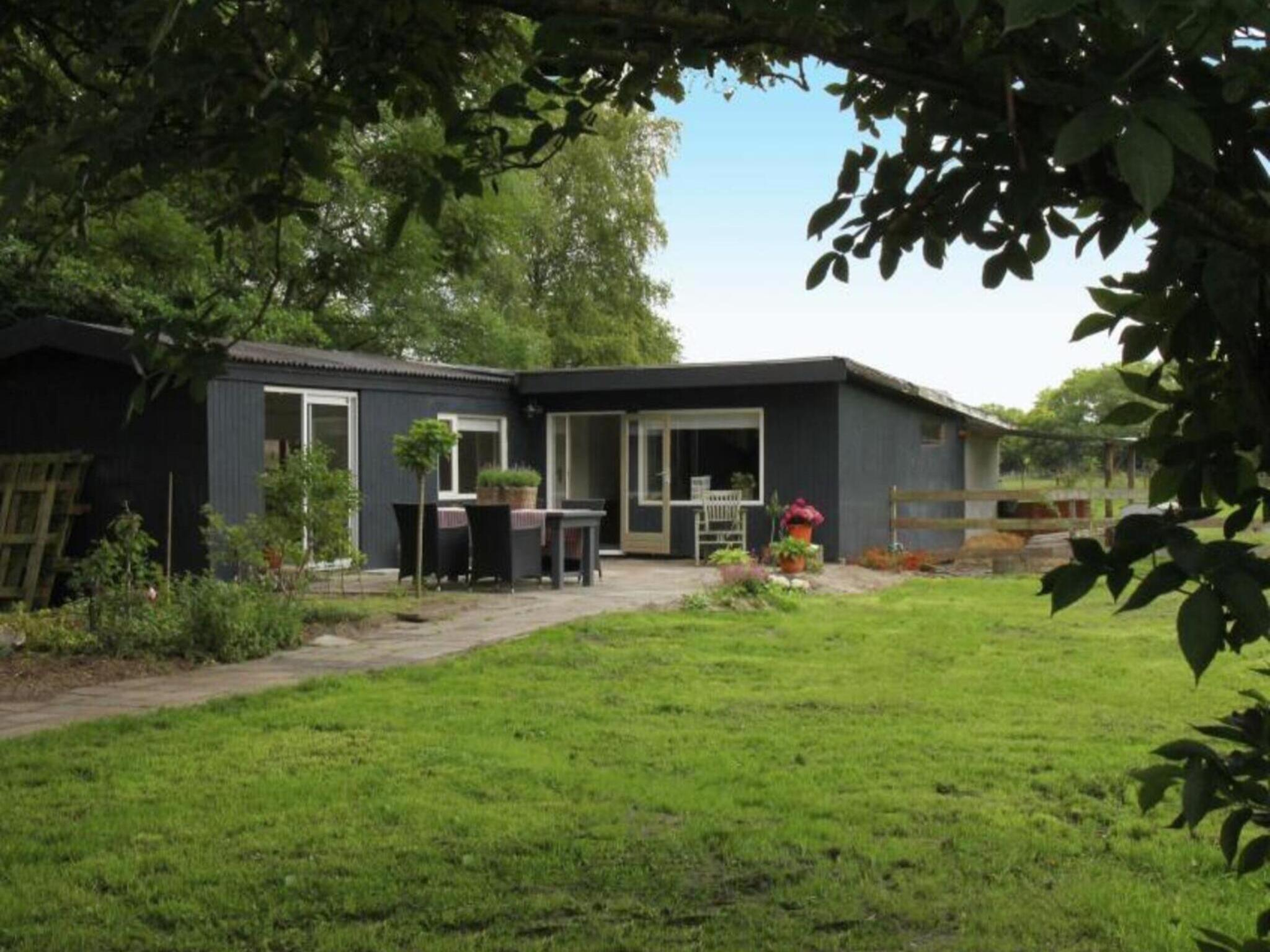 Swimming pool area at Vlinder in Bergen