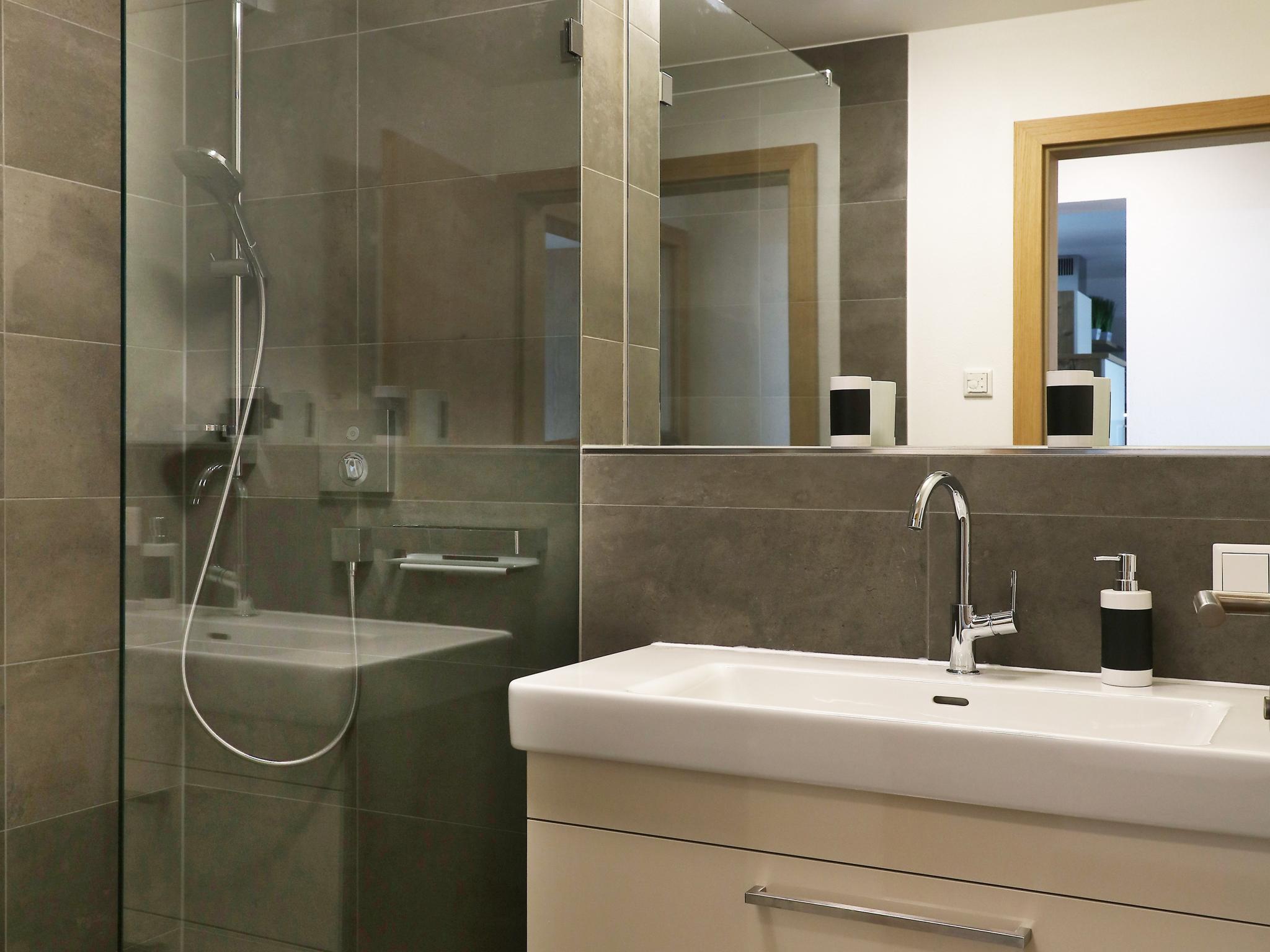 Swimming pool area at Tauern Suites Mitterwirt TOP 213 in Piesendorf