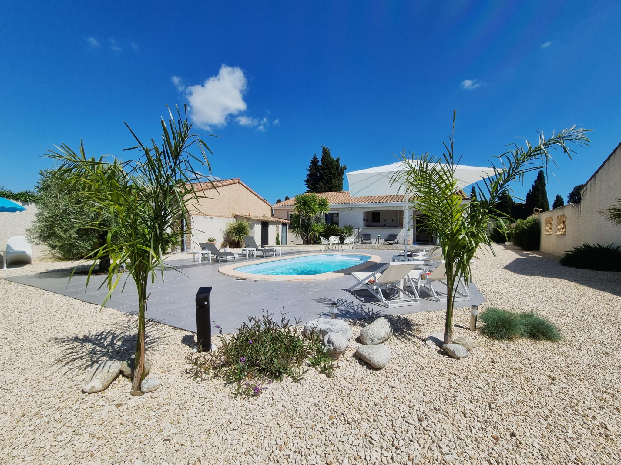 Swimming pool area at Parasar in Saint-Nazaire-d'Aude