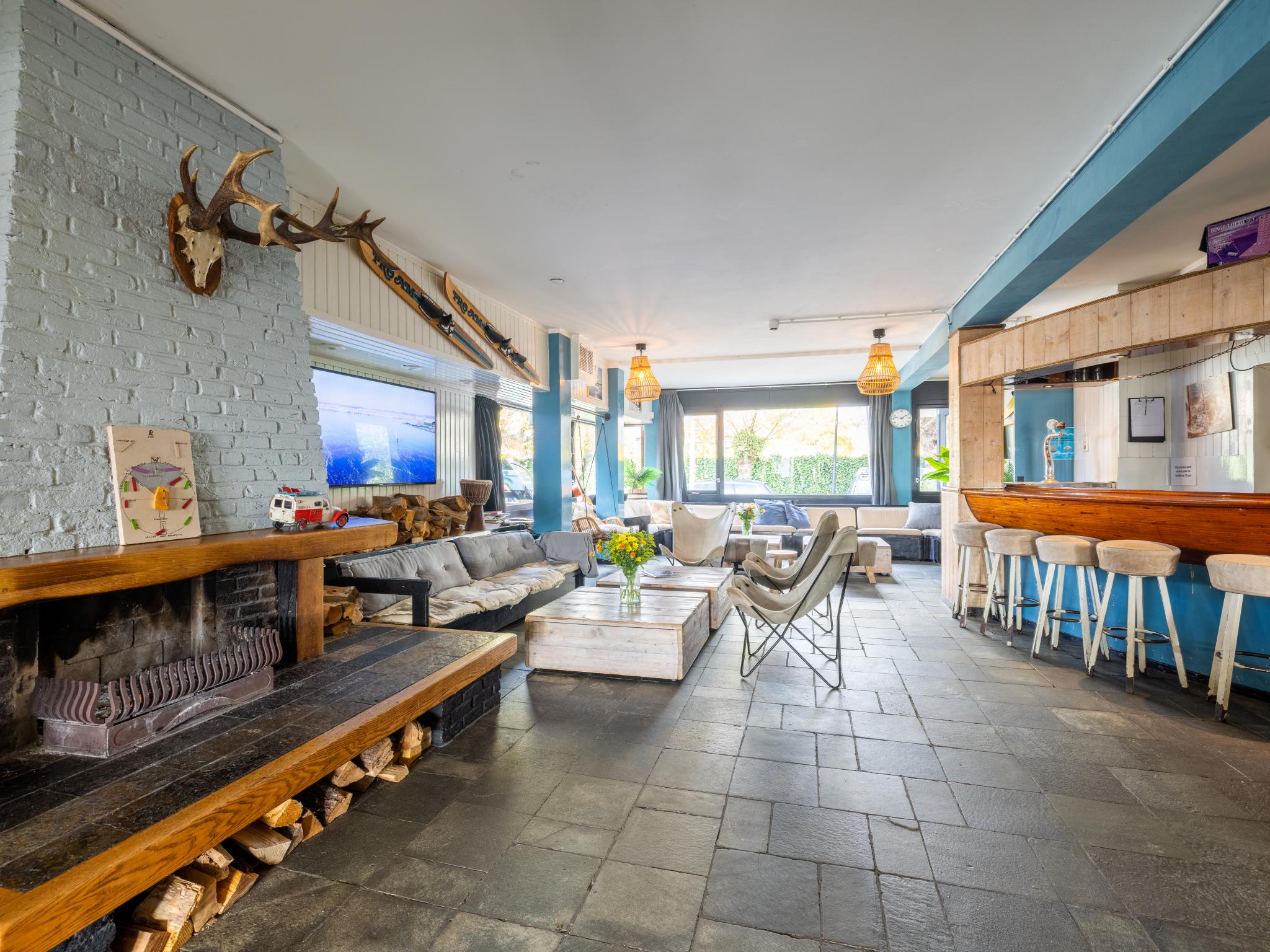 Bathroom facilities at De Kaag Watersport Groepsaccommodatie - 80 pers in Kaag