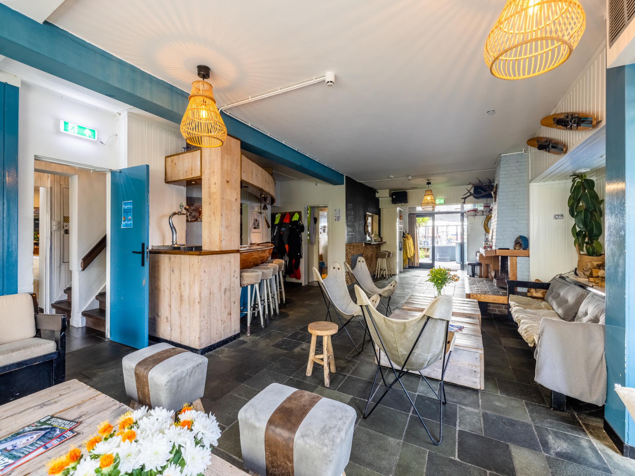 Bathroom facilities at De Kaag Watersport Groepsaccommodatie - 50 pers in Kaag