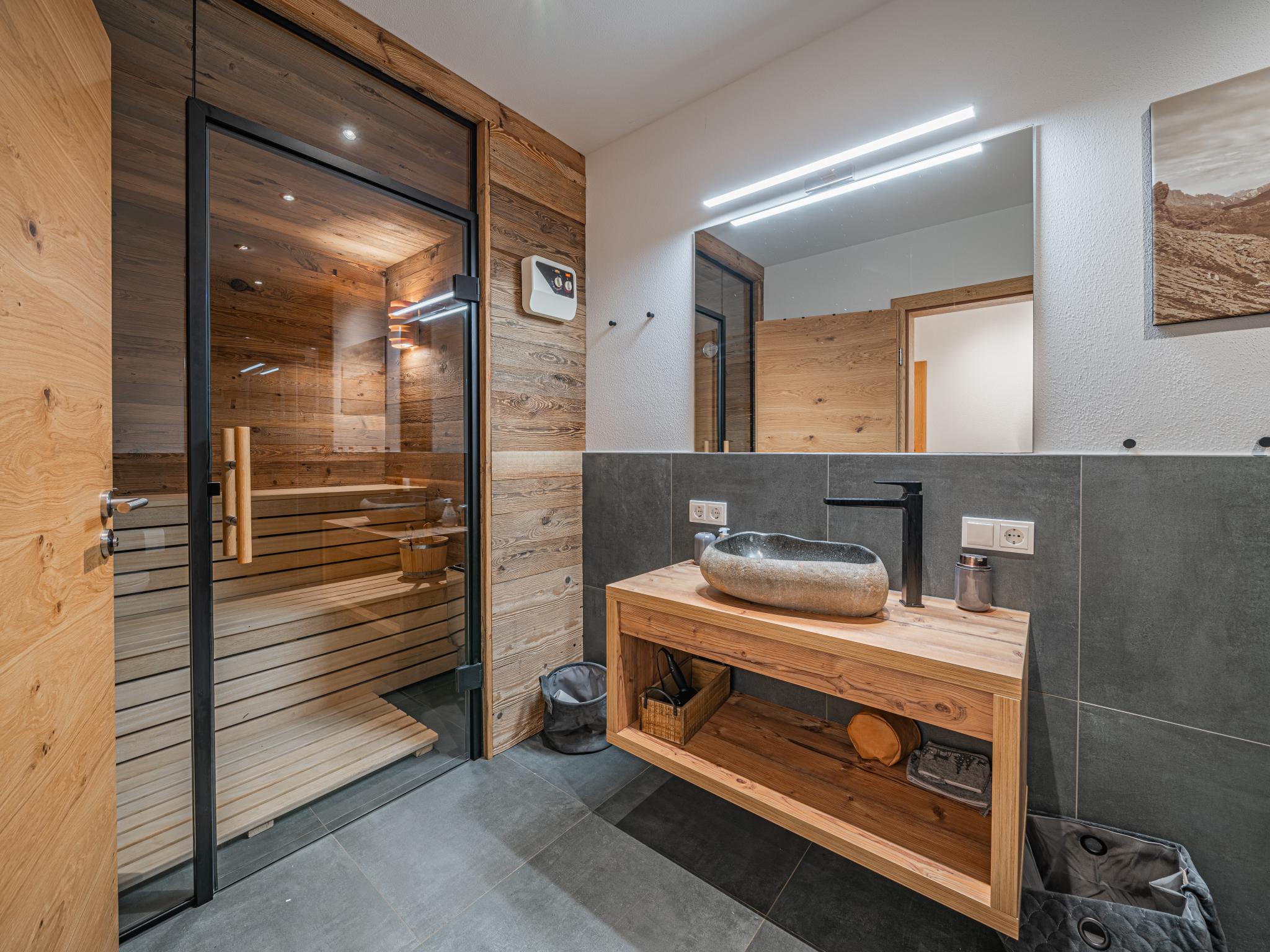 Modern kitchen at Guatsi in Hollersbach im Pinzgau