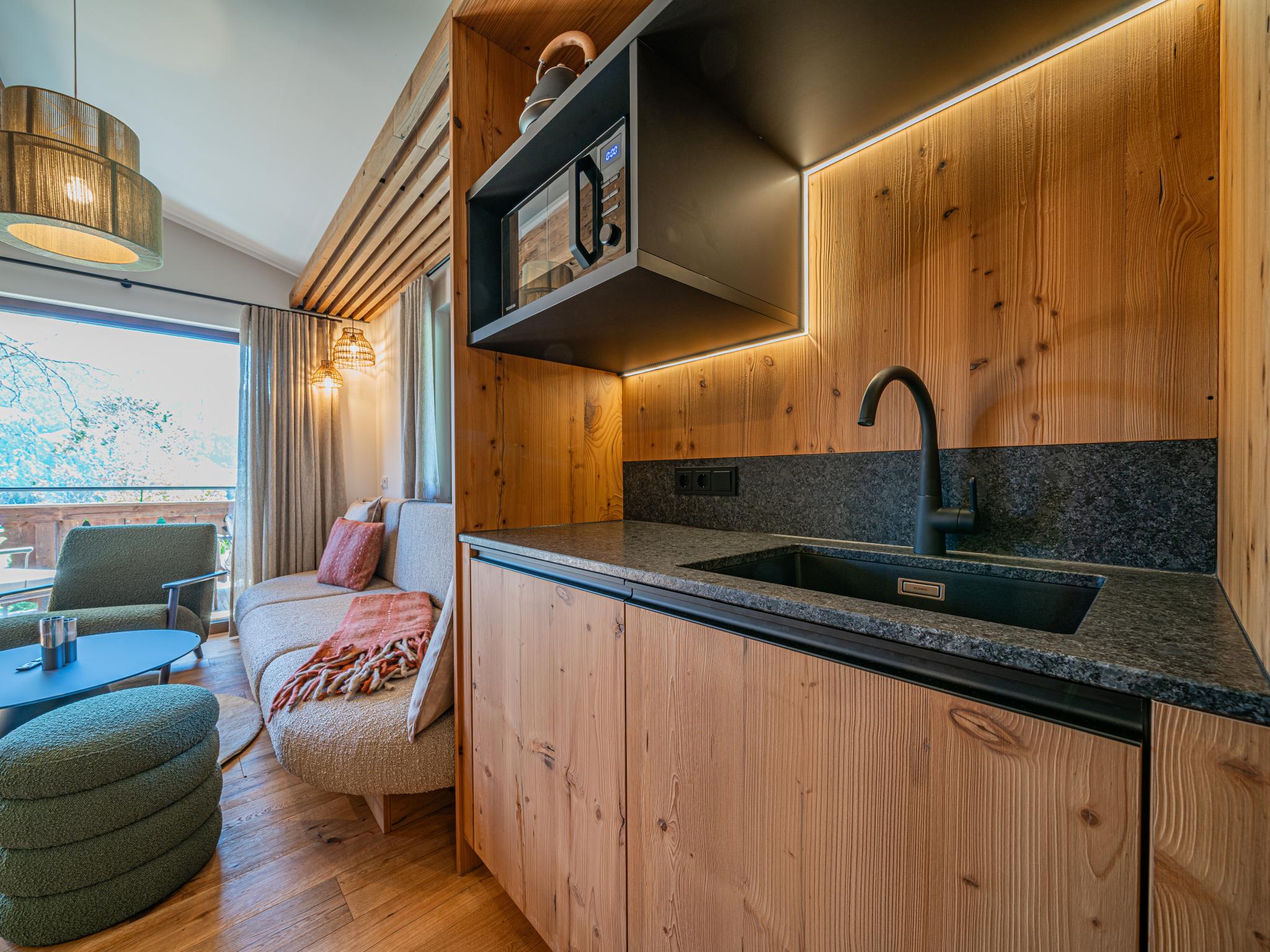Outdoor terrace and views at Die Kramerei in Hollersbach im Pinzgau