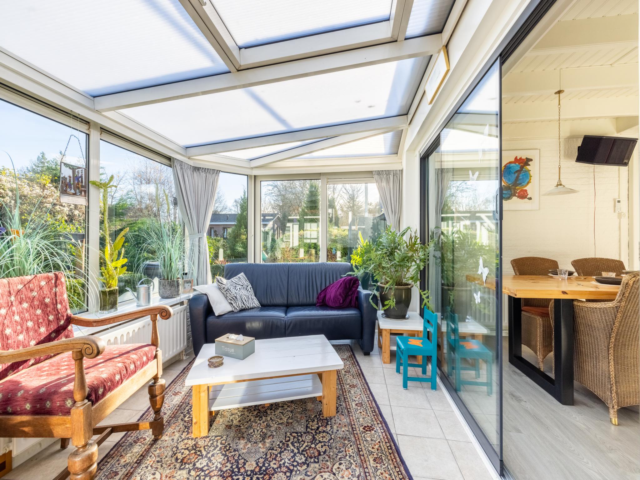 Outdoor terrace and views at Wadjuweel in Lauwersoog