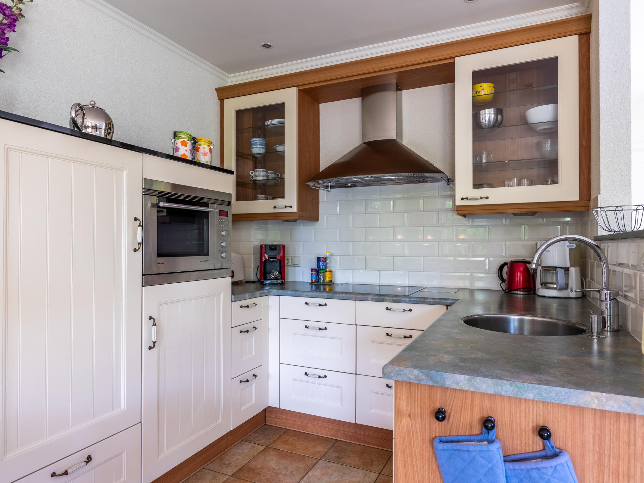 Bathroom facilities at De Steeneik in Bergen