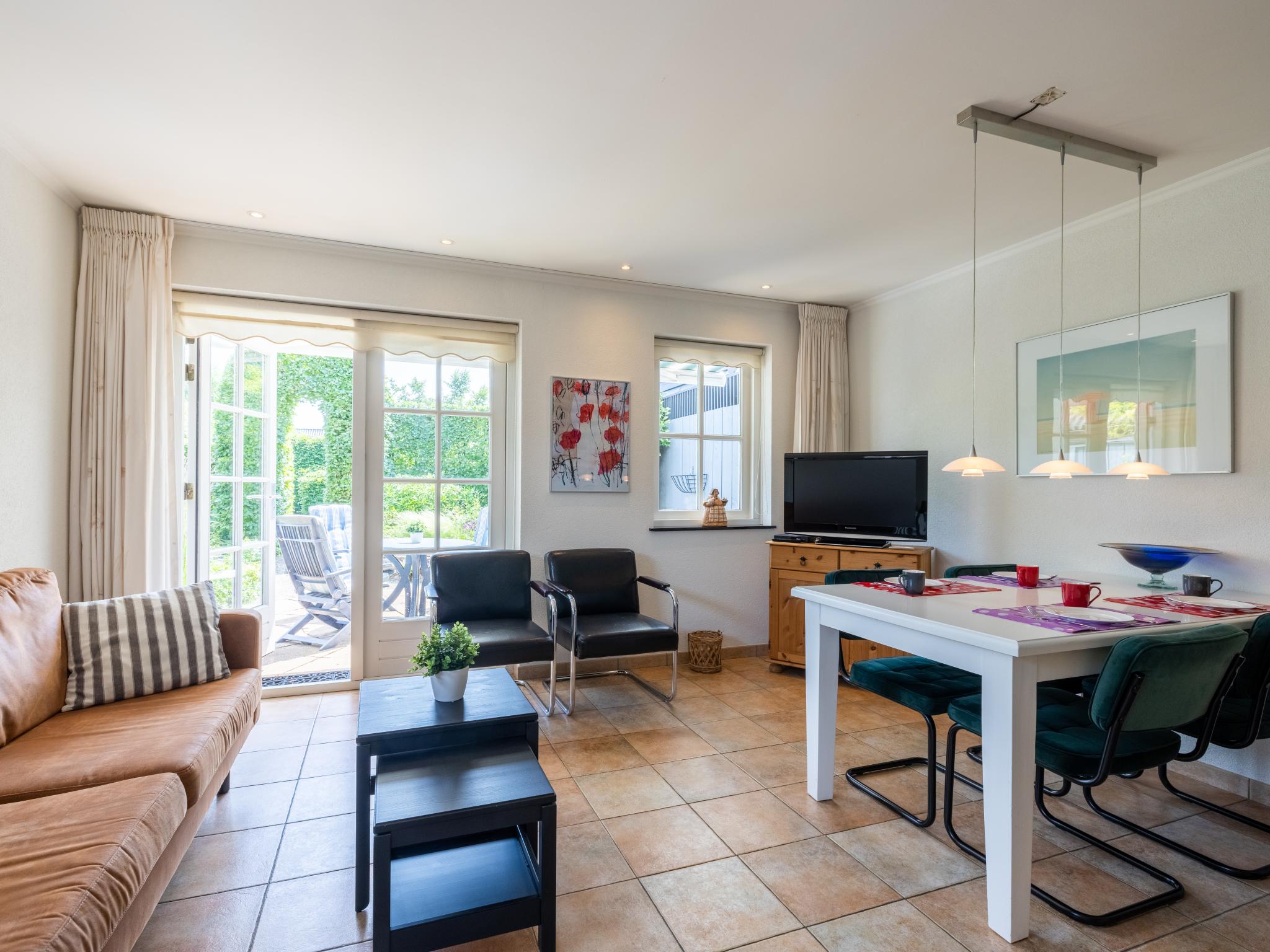 Modern kitchen at De Steeneik in Bergen