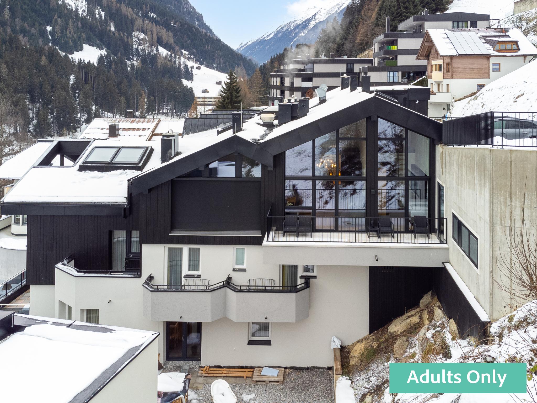 Adult Only Superior Suite Tirol