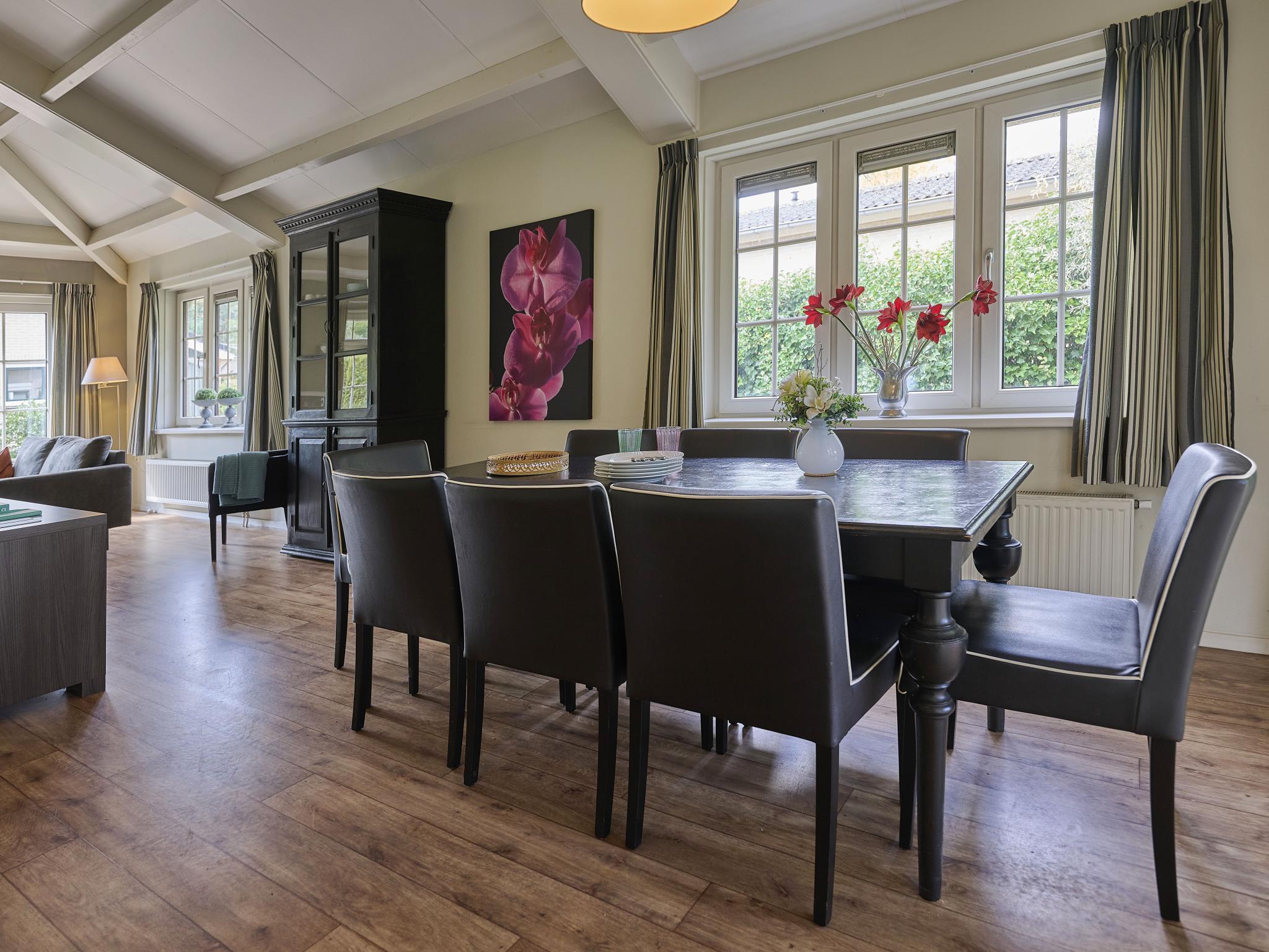 Bedroom with comfortable beds at Heidepracht in Putten