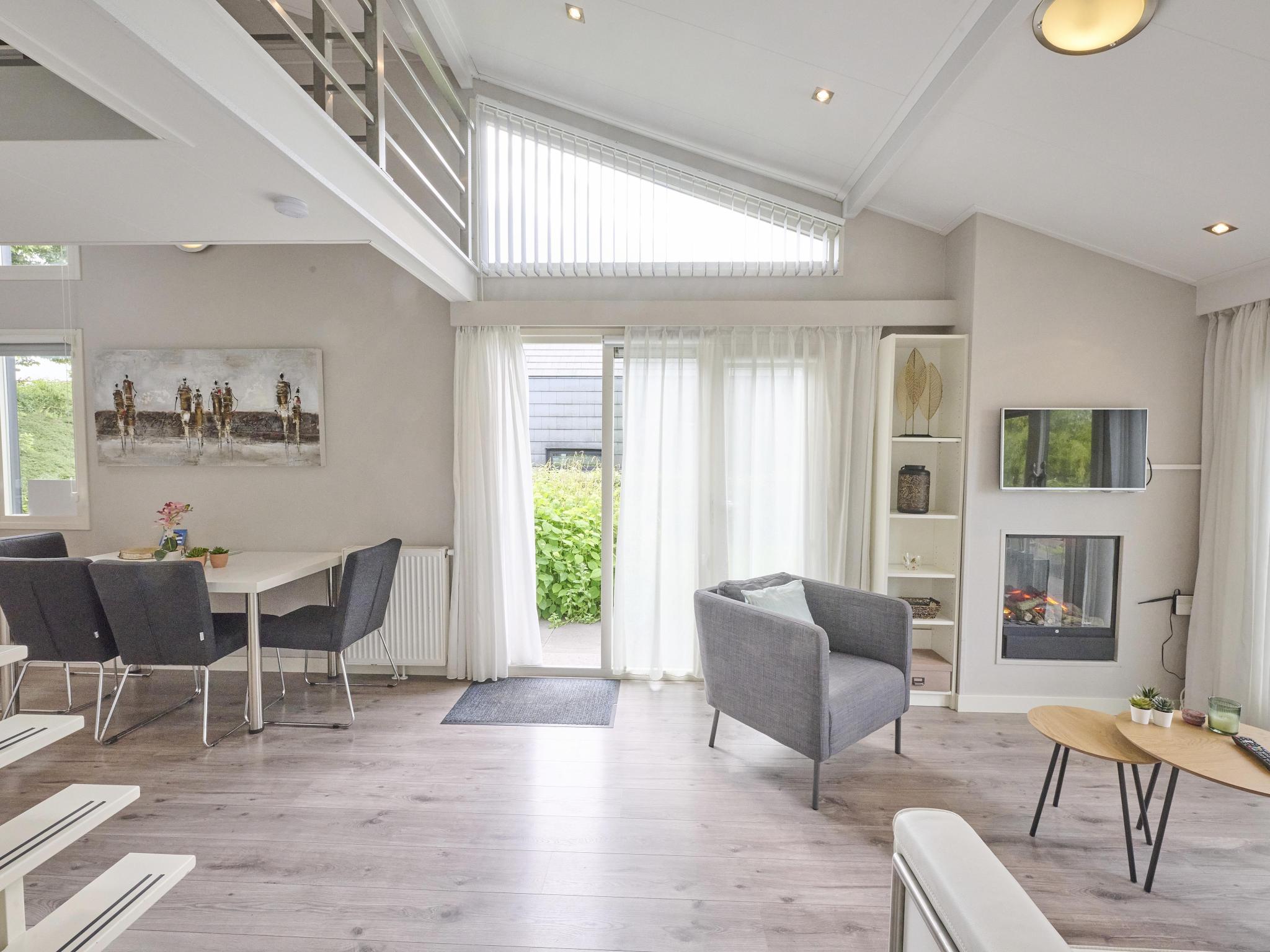 Bedroom with comfortable beds at Vogeltrek in Kattendijke