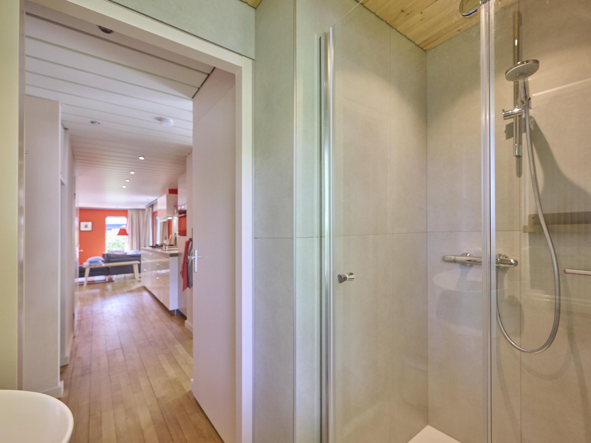 Outdoor terrace and views at Huisje Joep in Goedereede