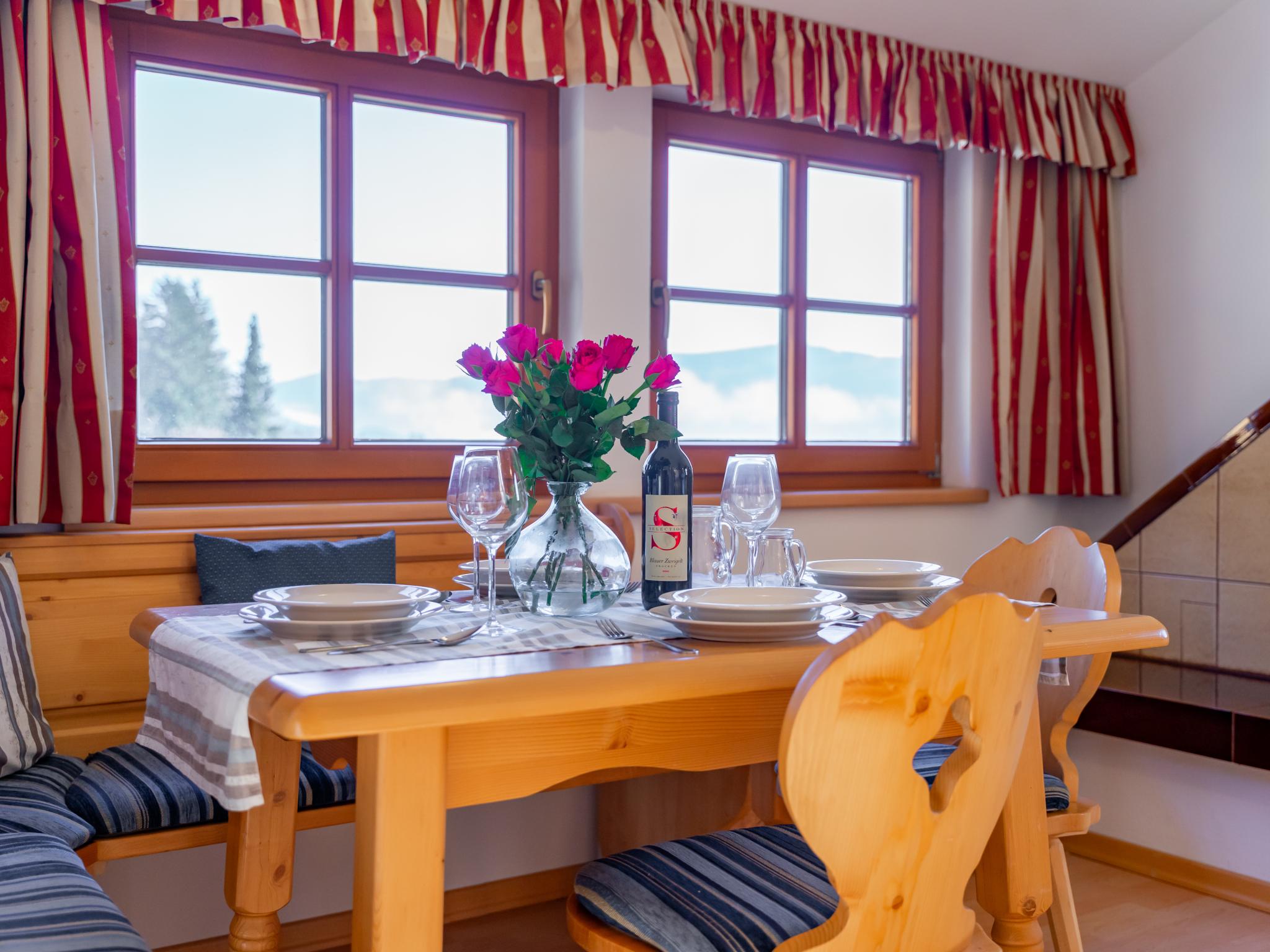 Outdoor terrace and views at Fanningberg in Mariapfarr