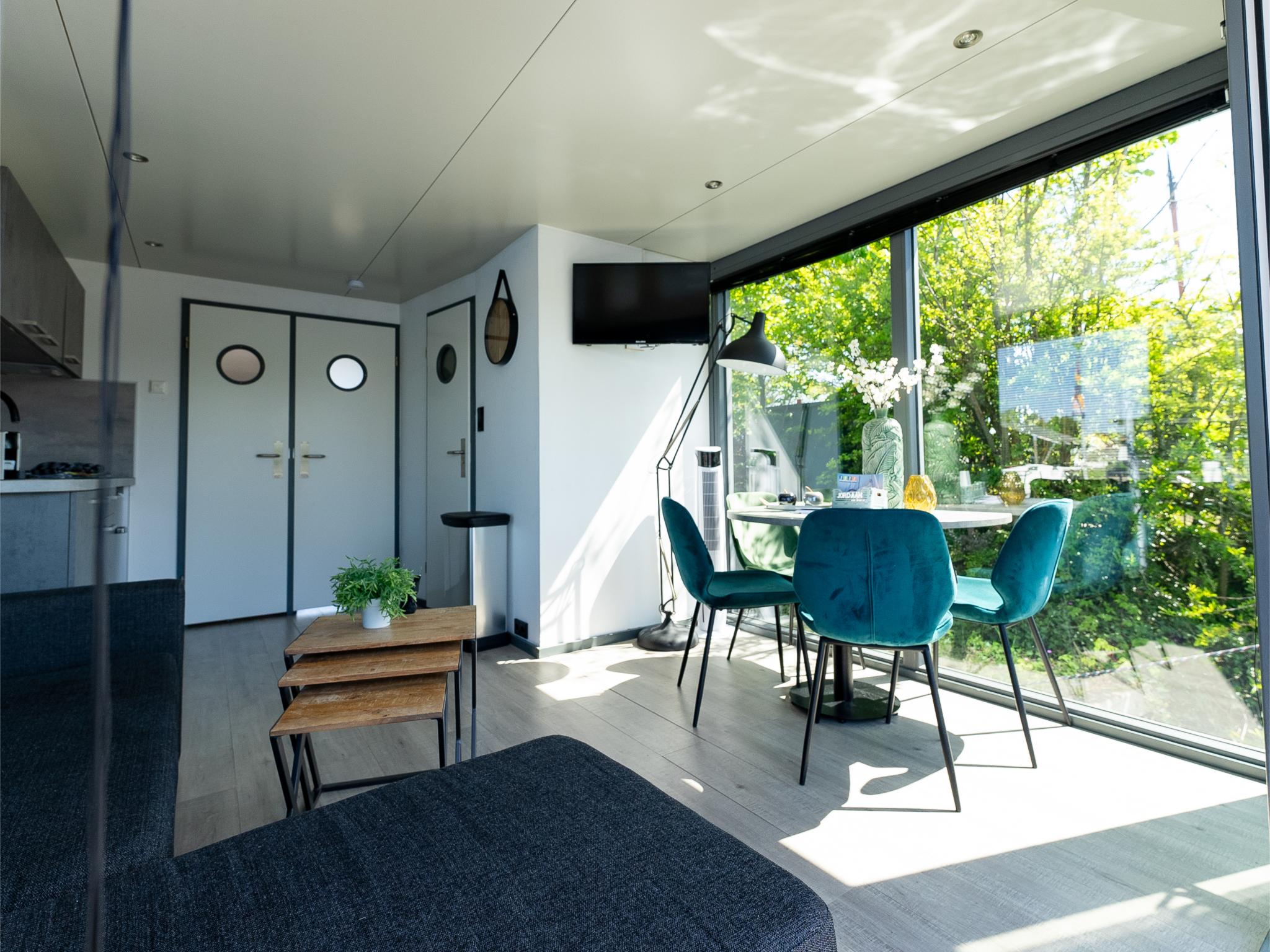 Bathroom facilities at Floating in Heeg in Heeg