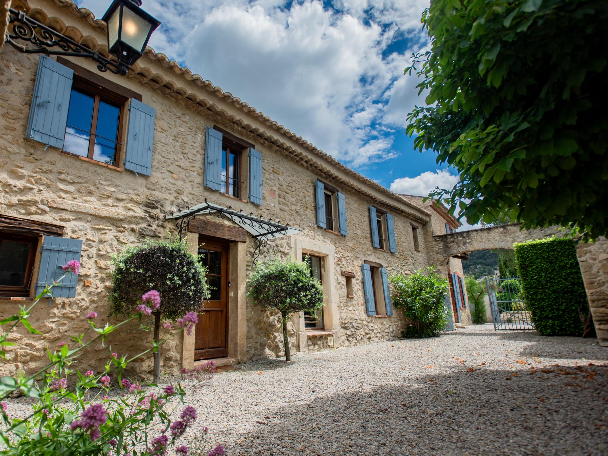 Modern kitchen at Bastide St John in Séguret