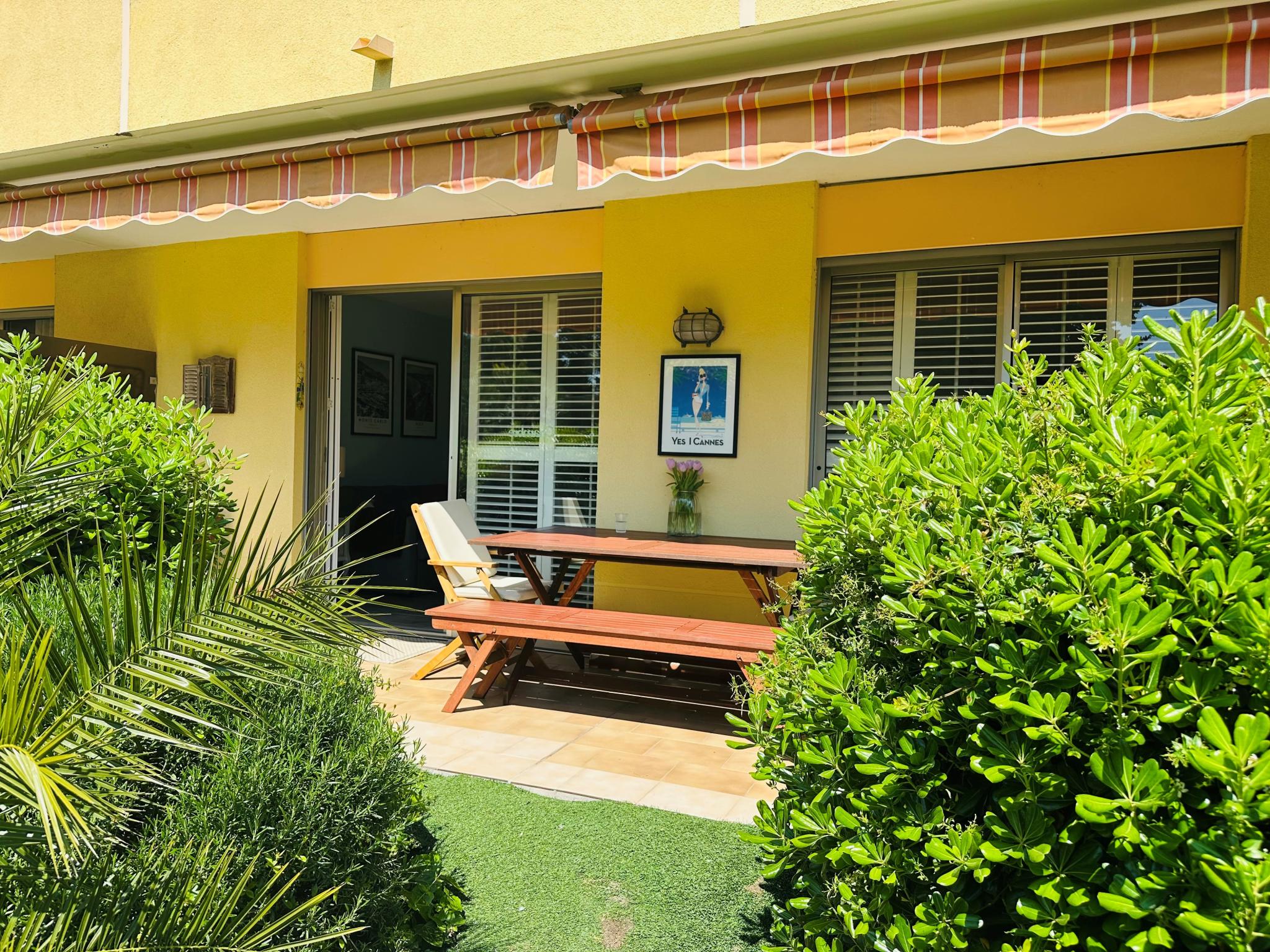 Bedroom with comfortable beds at Myrtales in Juan-les-Pins