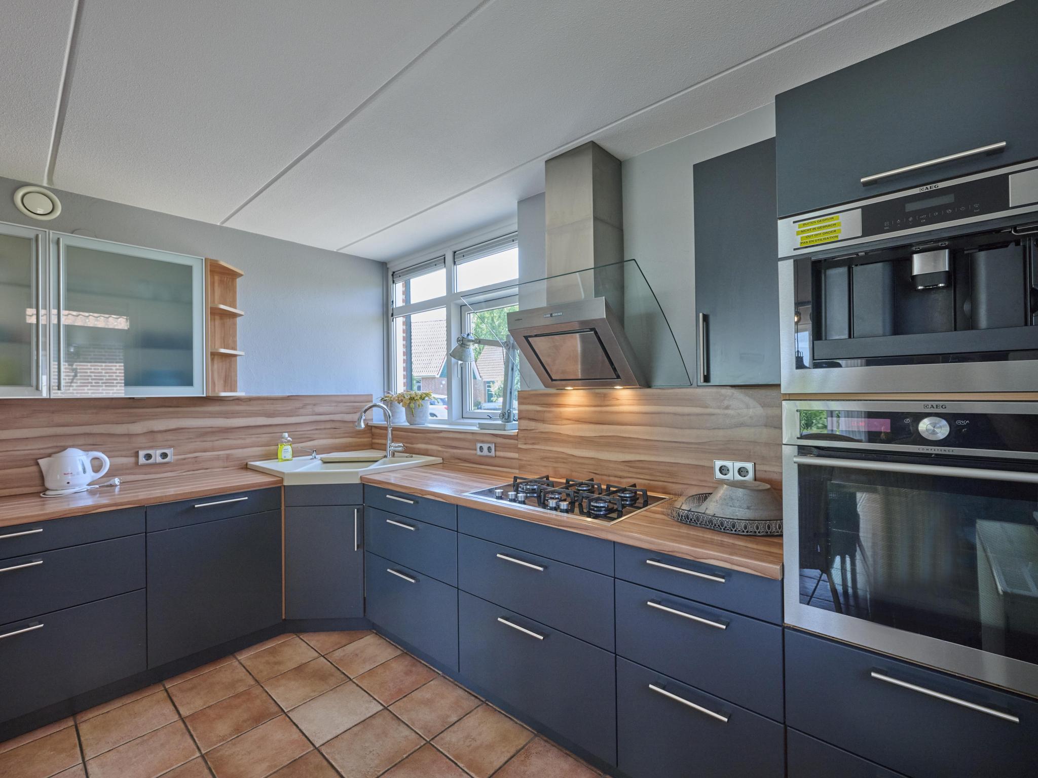 Outdoor terrace and views at Poldergeluk in Ooltgensplaat