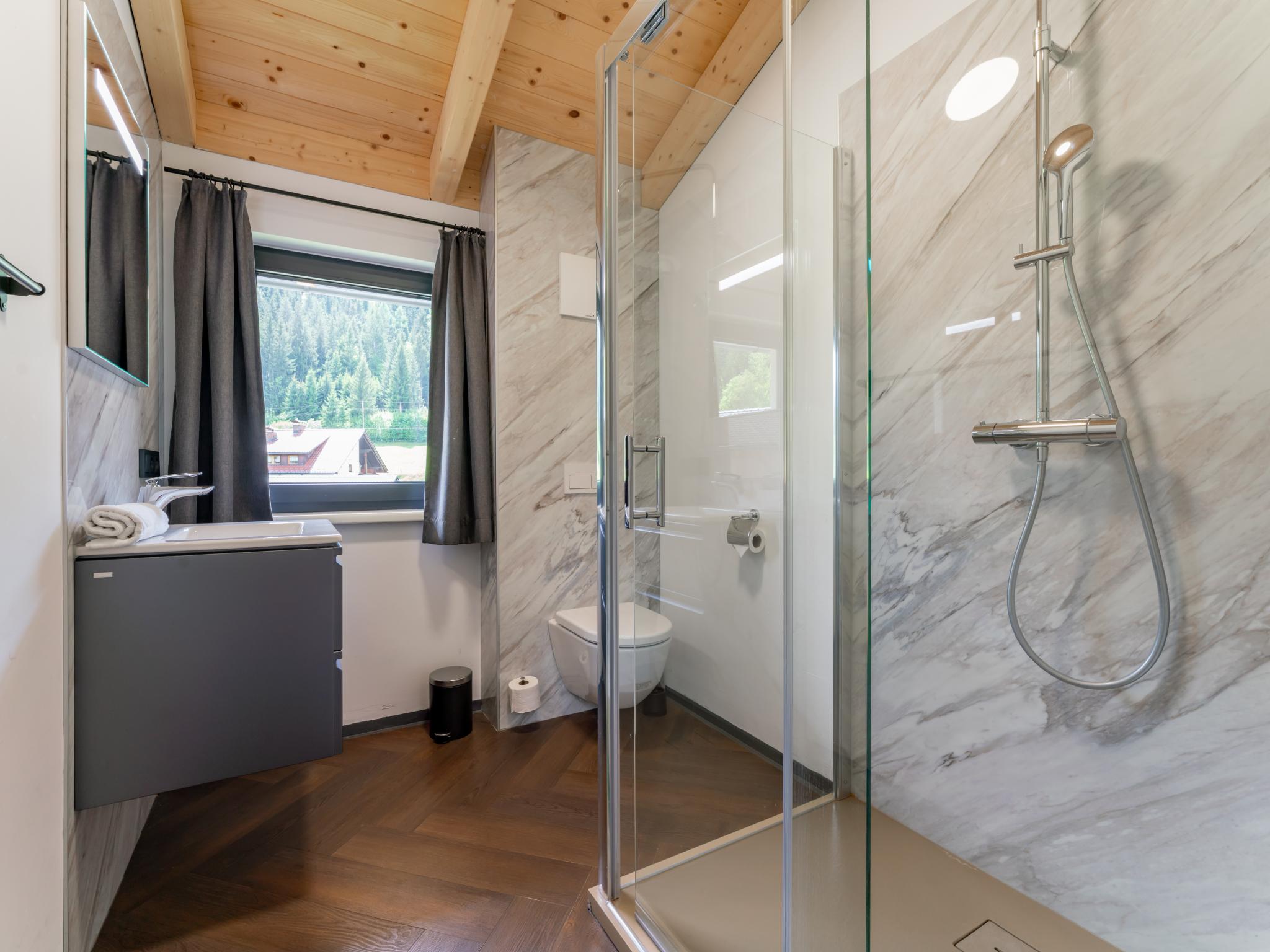 Bathroom facilities at Obermöschach 10A in Hermagor-Pressegger See