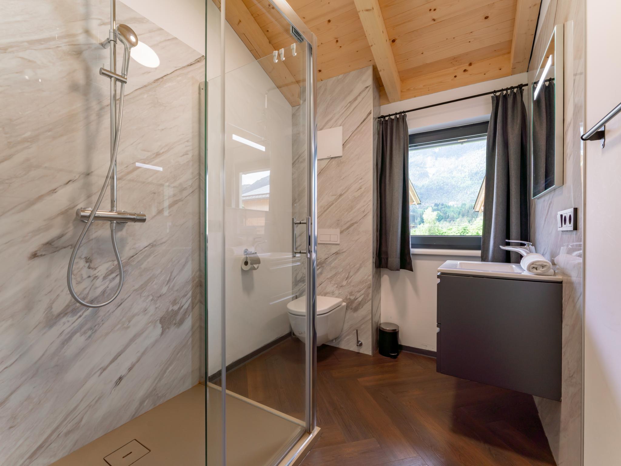 Bathroom facilities at Obermöschach 10B in Hermagor-Pressegger See