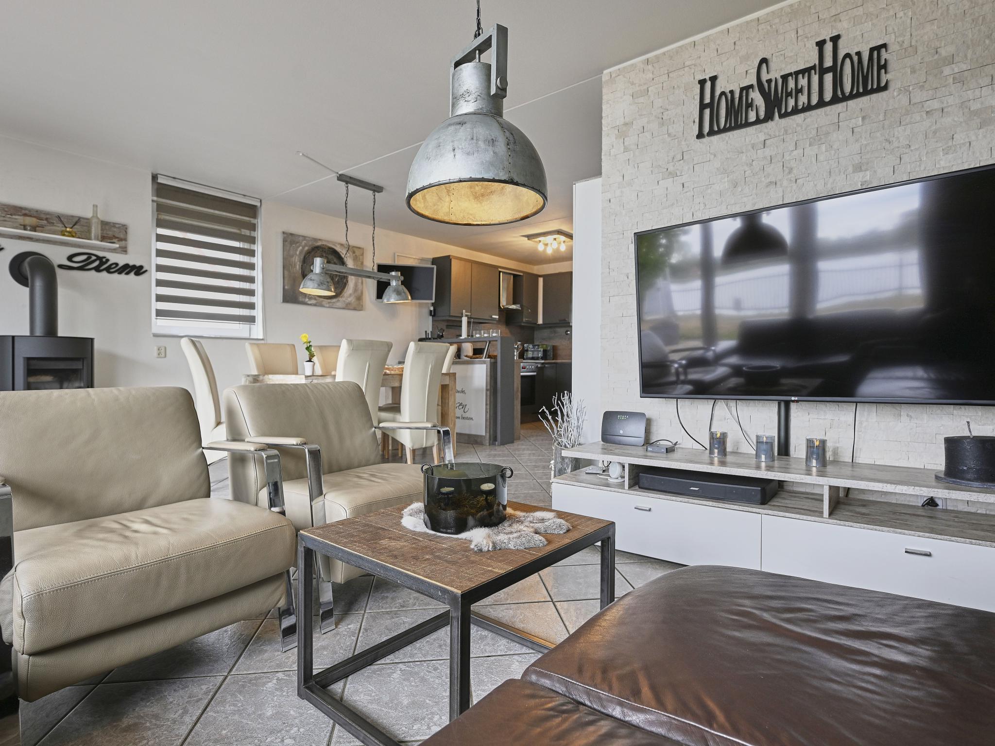 Bedroom with comfortable beds at Maaszicht in Stevensweert