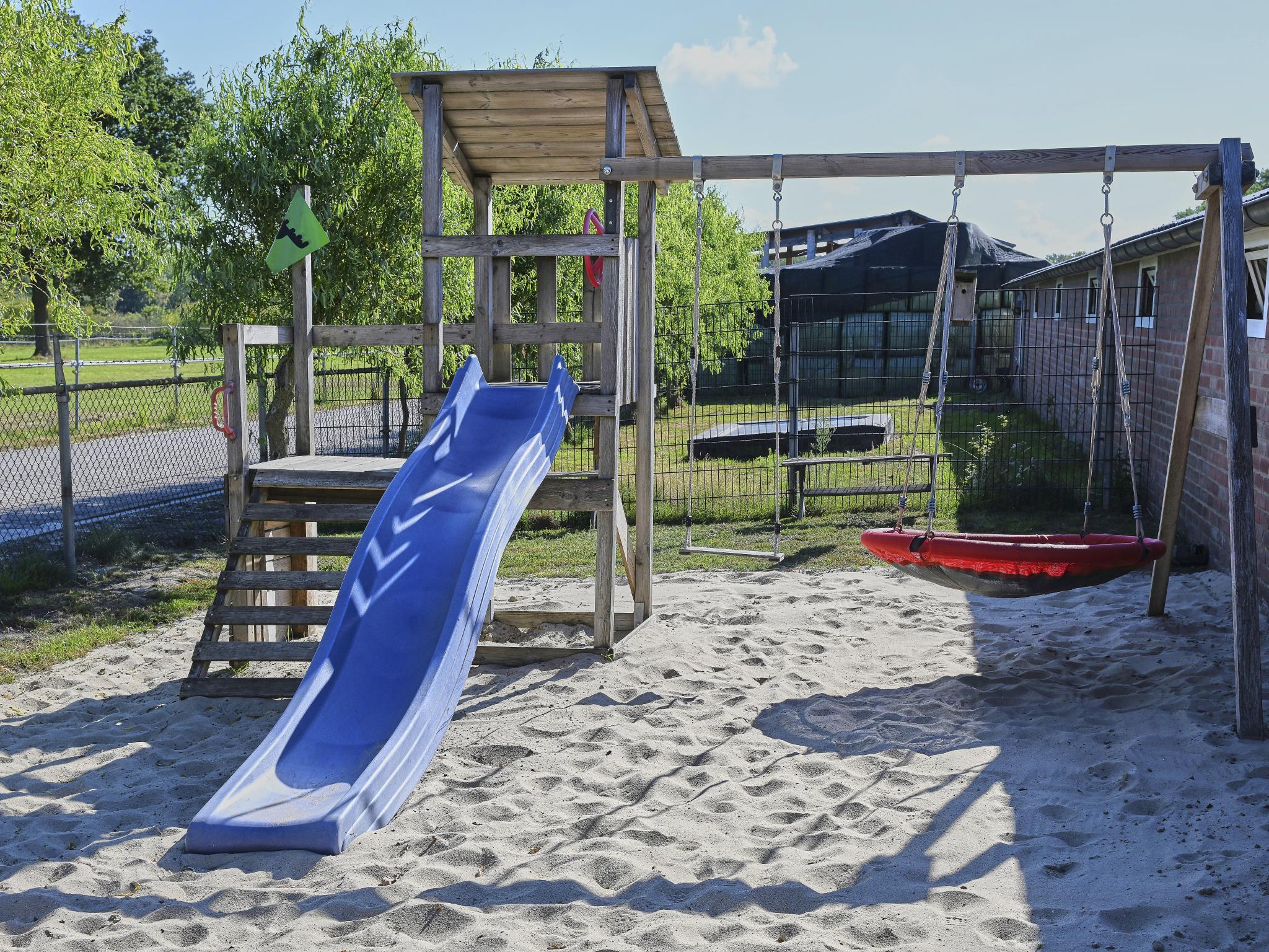 Swimming pool area at De Rouwenbogt in Reusel