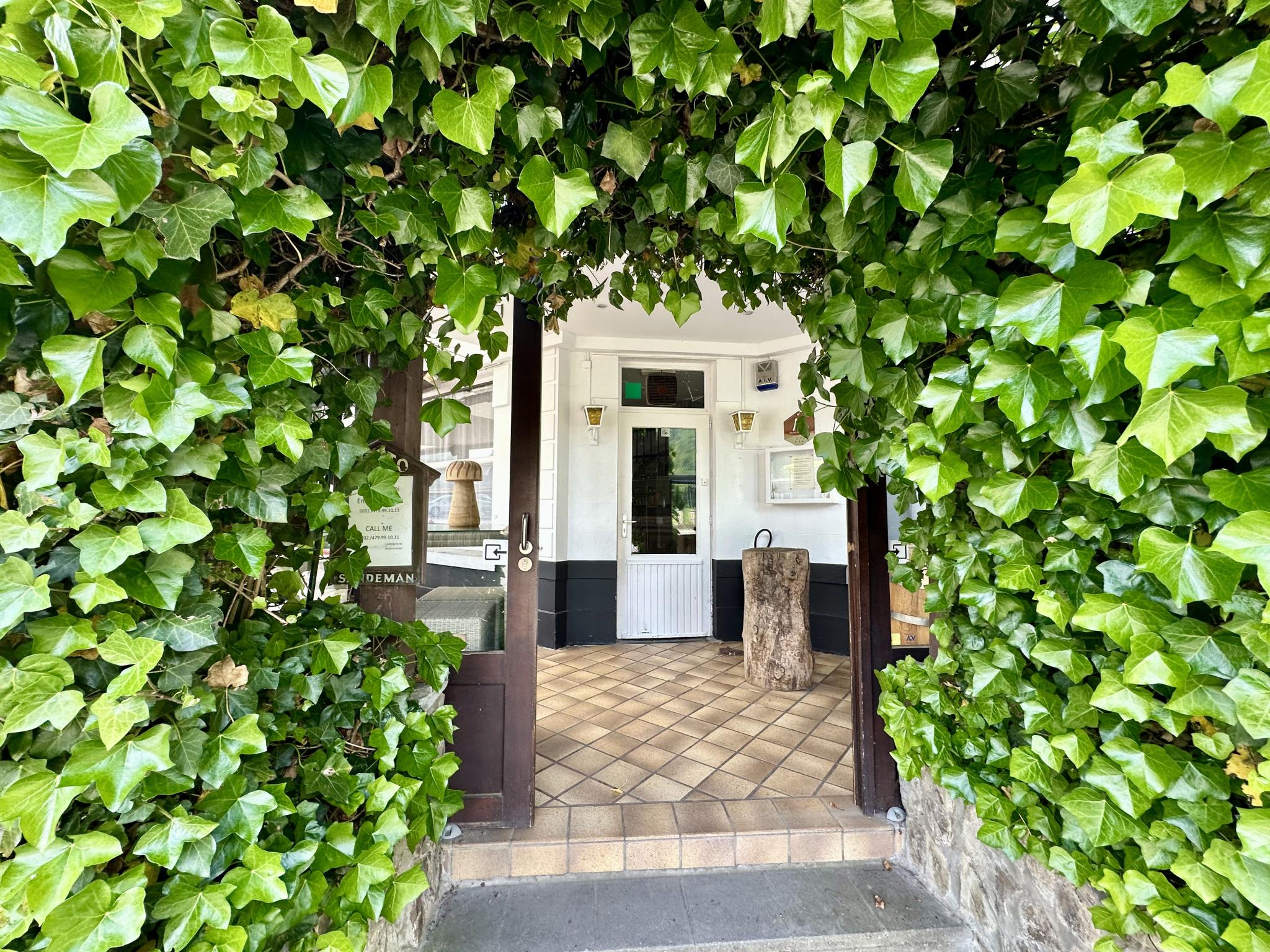Swimming pool area at Aux Berges du Lac in Jalhay