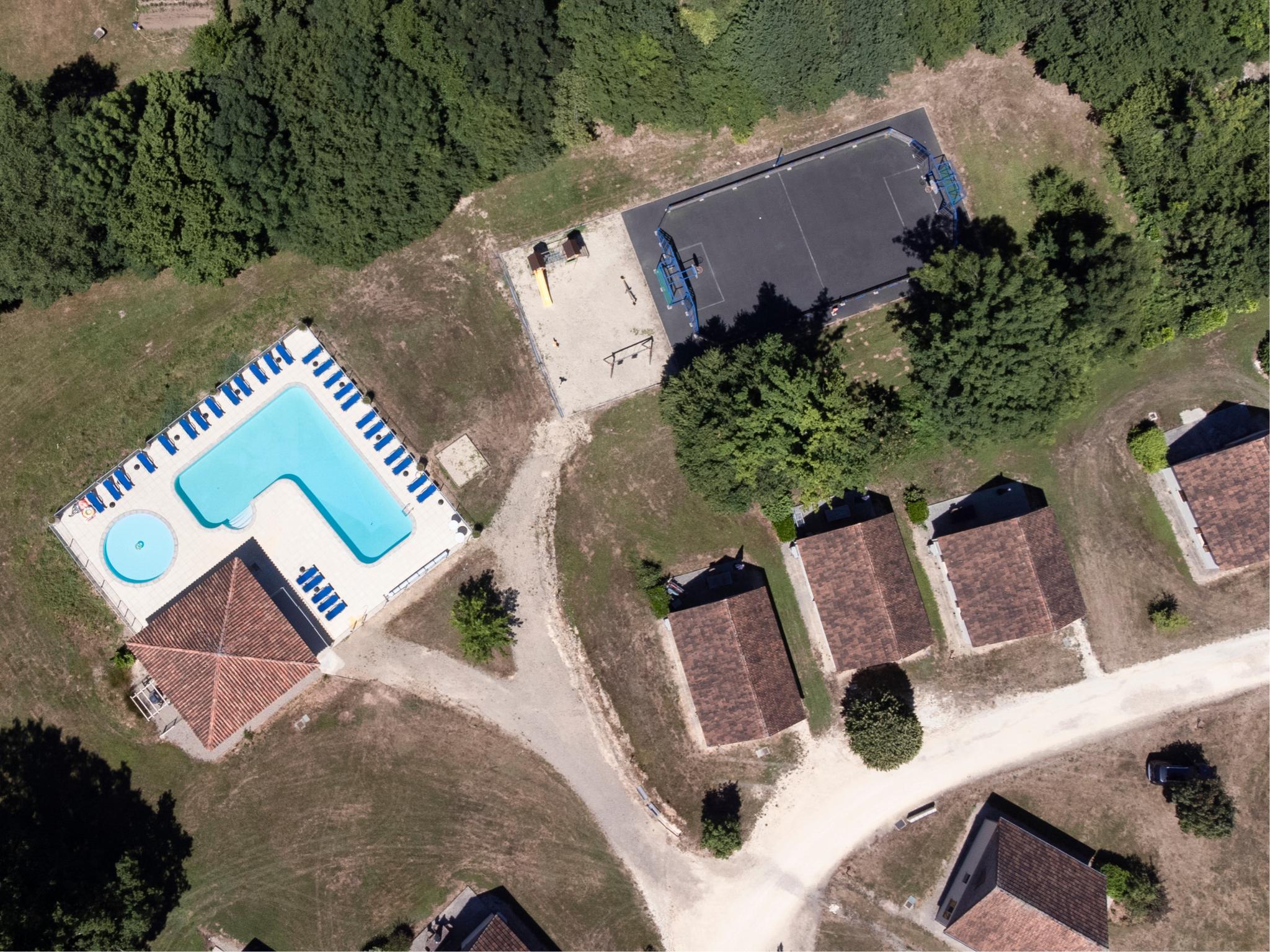 Bathroom facilities at Lac Bleu nr 10 in Lacapelle Marival