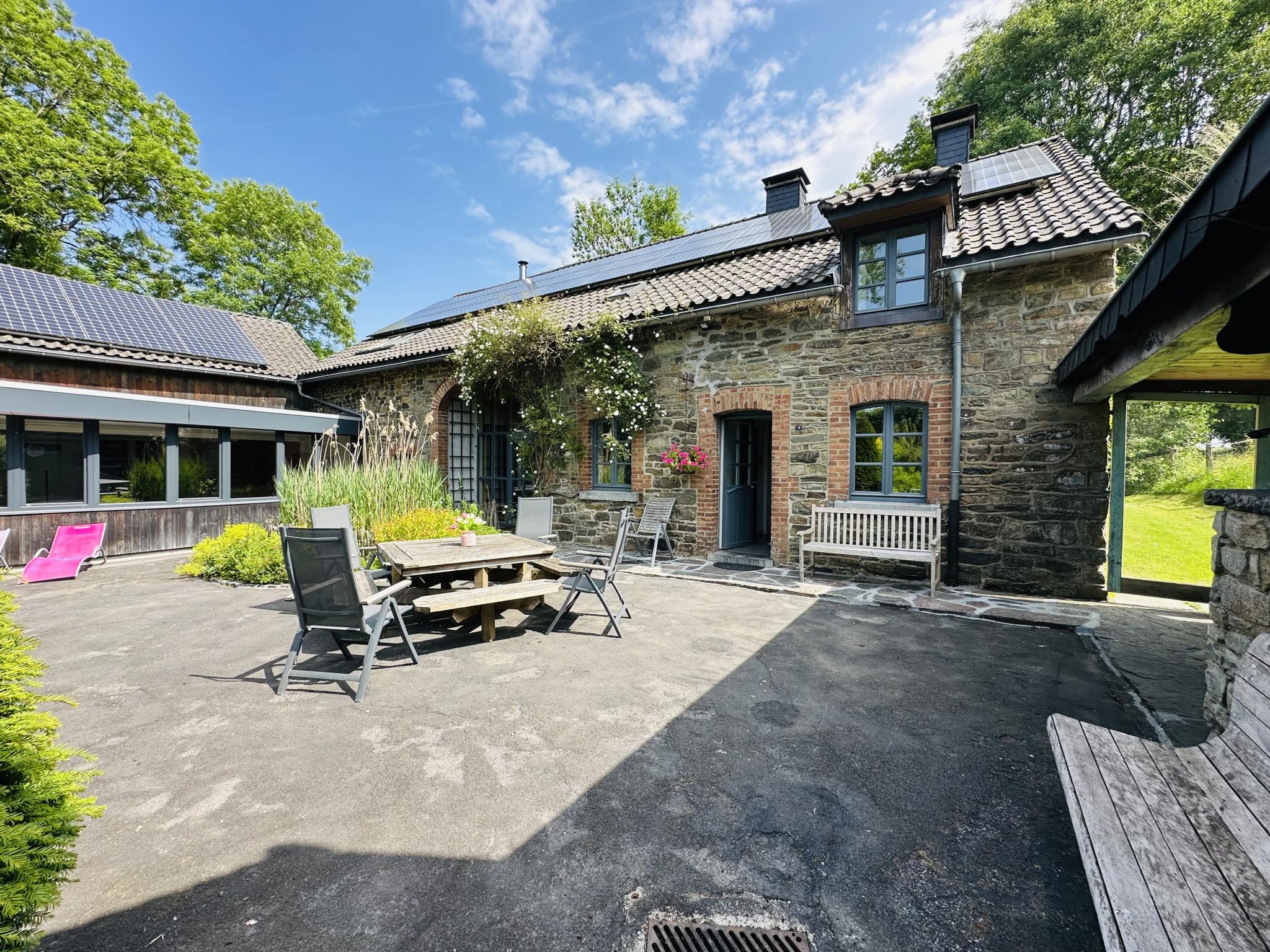 Bedroom with comfortable beds at Les Ecuries du Lac in Waimes