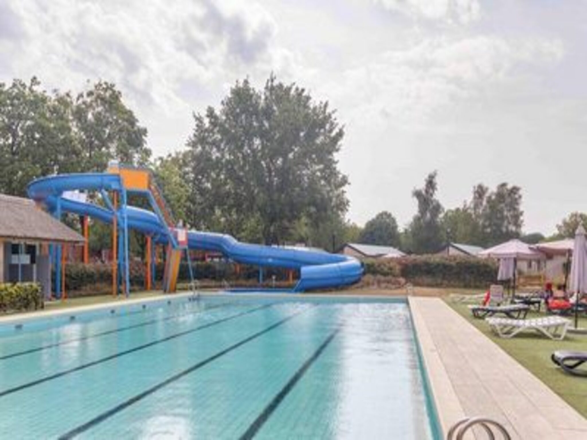 Outdoor terrace and views at Het luxe droompaviljoen in Kaatsheuvel