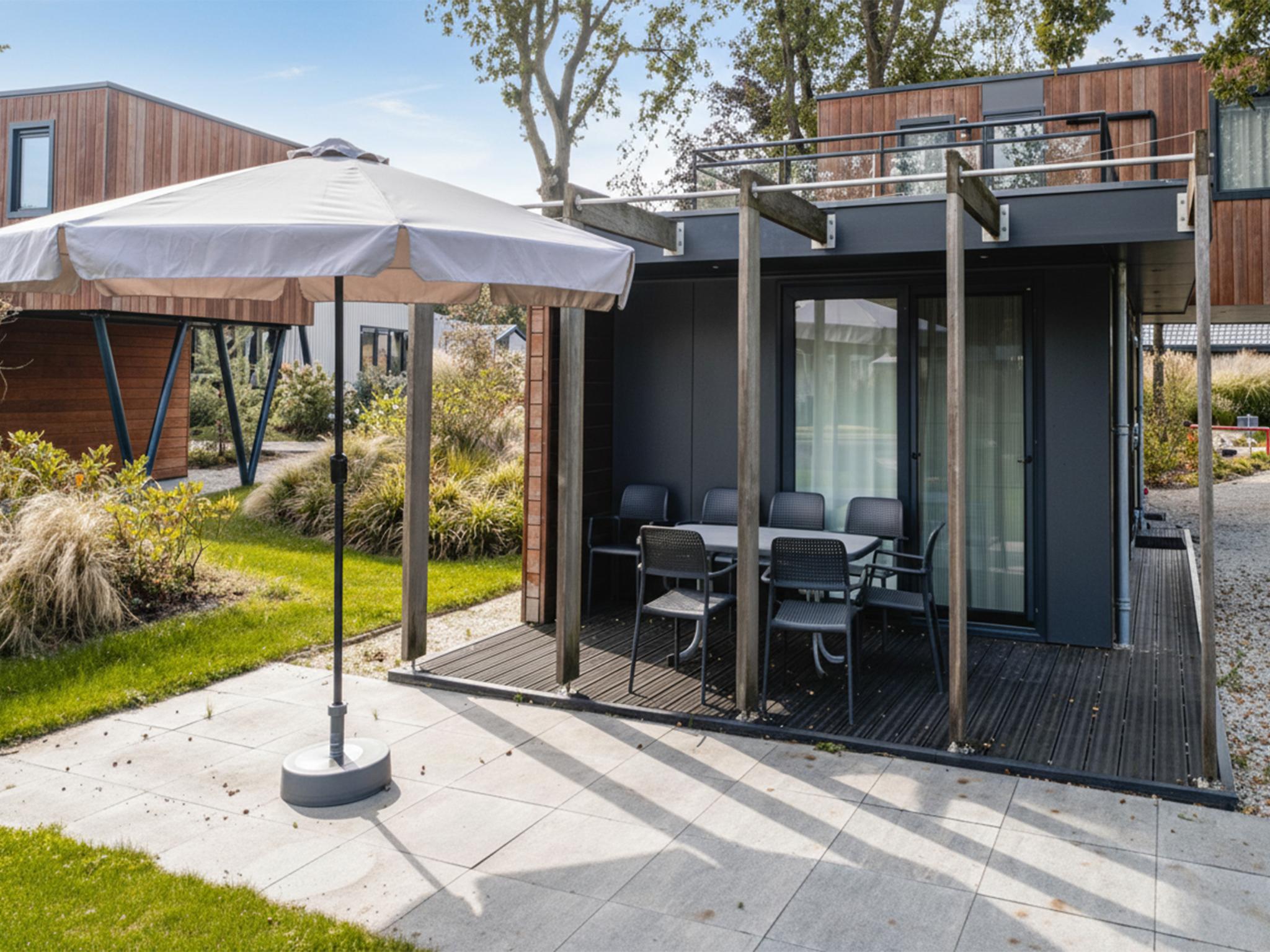 Modern kitchen at Het luxe droompaviljoen in Kaatsheuvel
