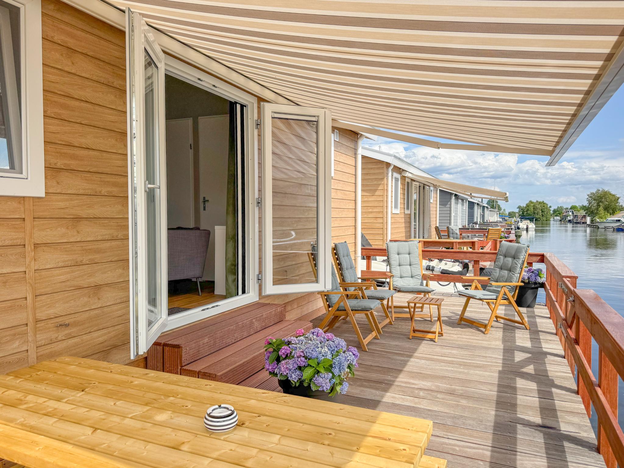 Bedroom with comfortable beds at Fuut 24-26 in Breukelen