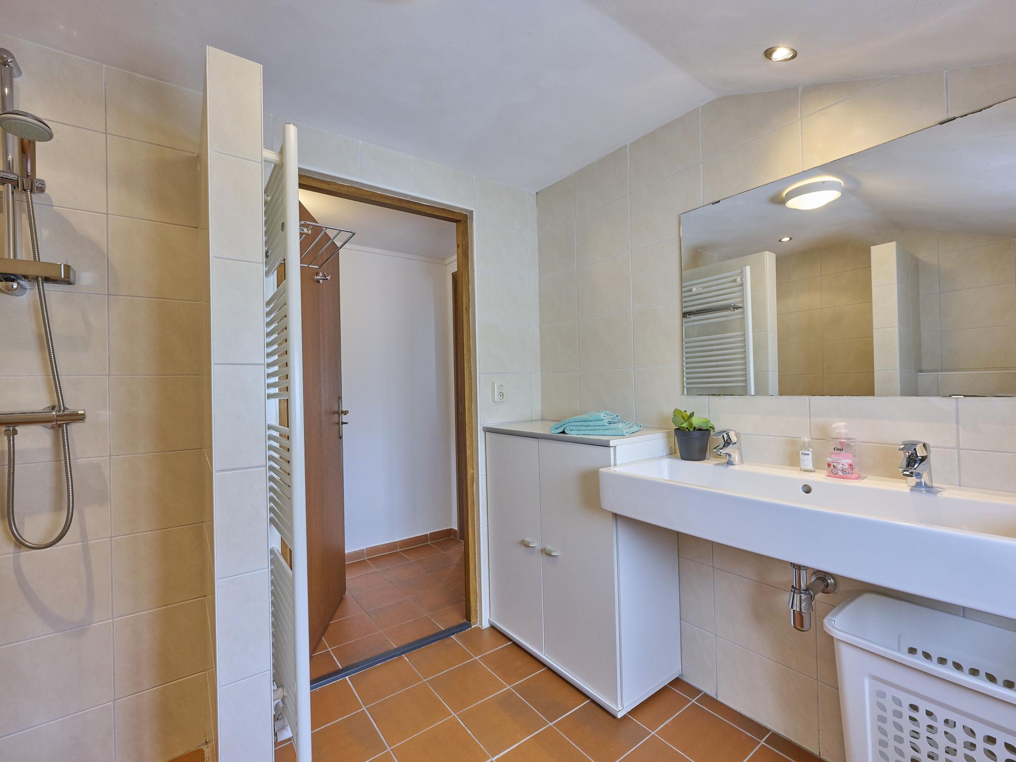 Swimming pool area at De Vrije Vogel in Oisterwijk