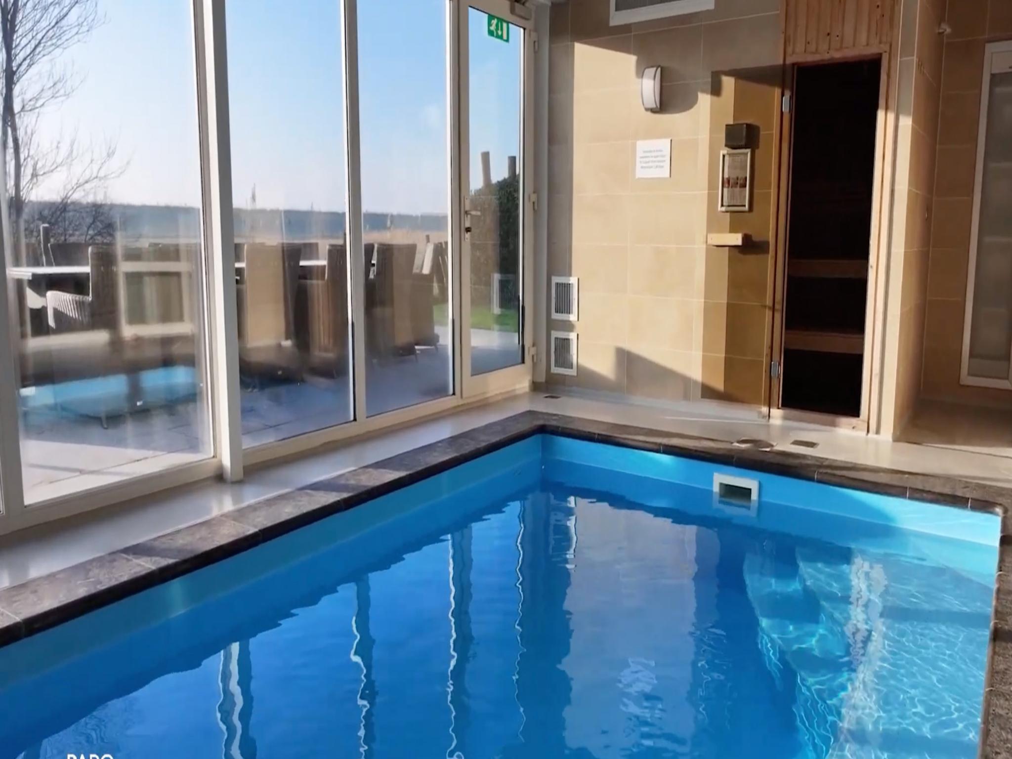 Living area at Zwembadvilla in Colijnsplaat