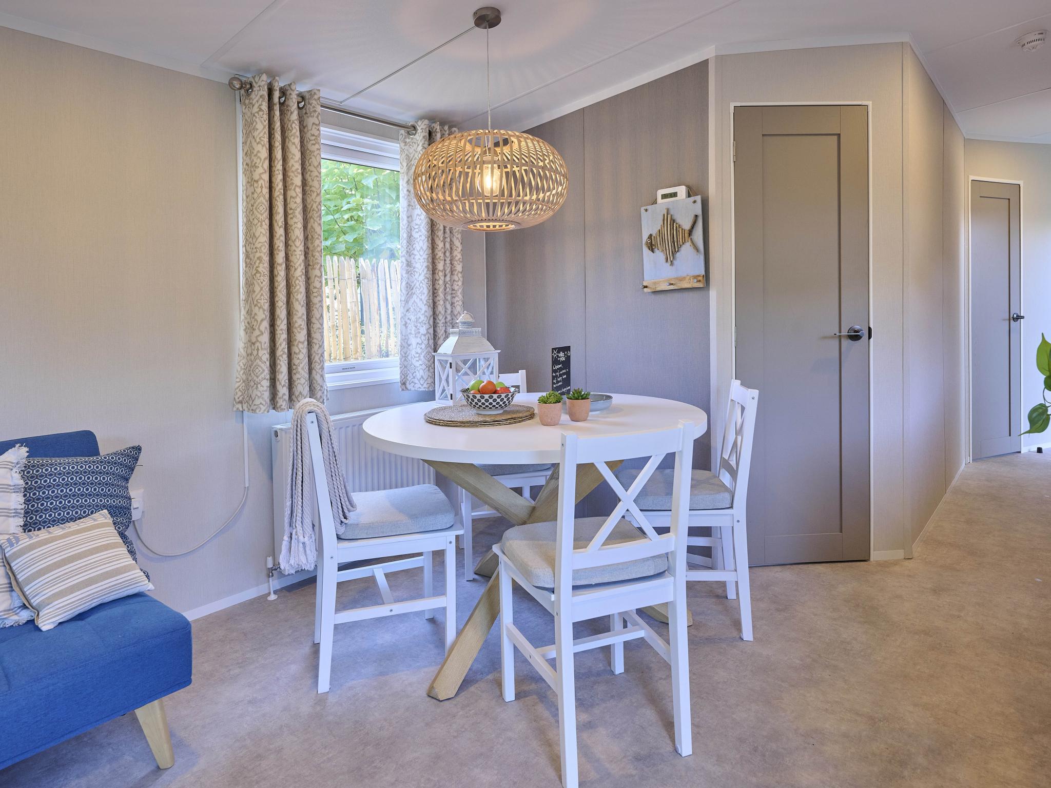 Bathroom facilities at Roodborst 92 in Goedereede
