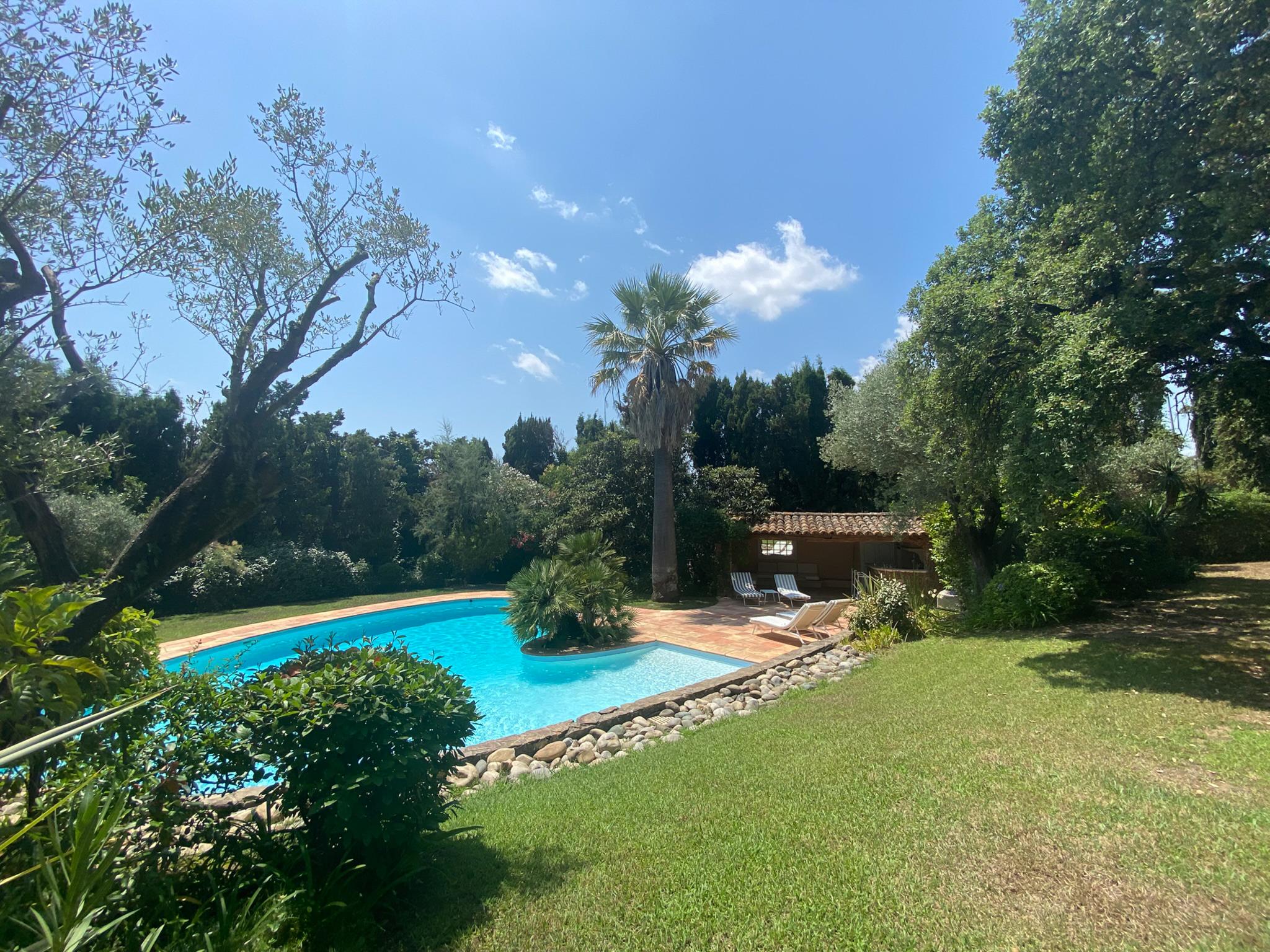 Modern kitchen at Bergerie in Grimaud