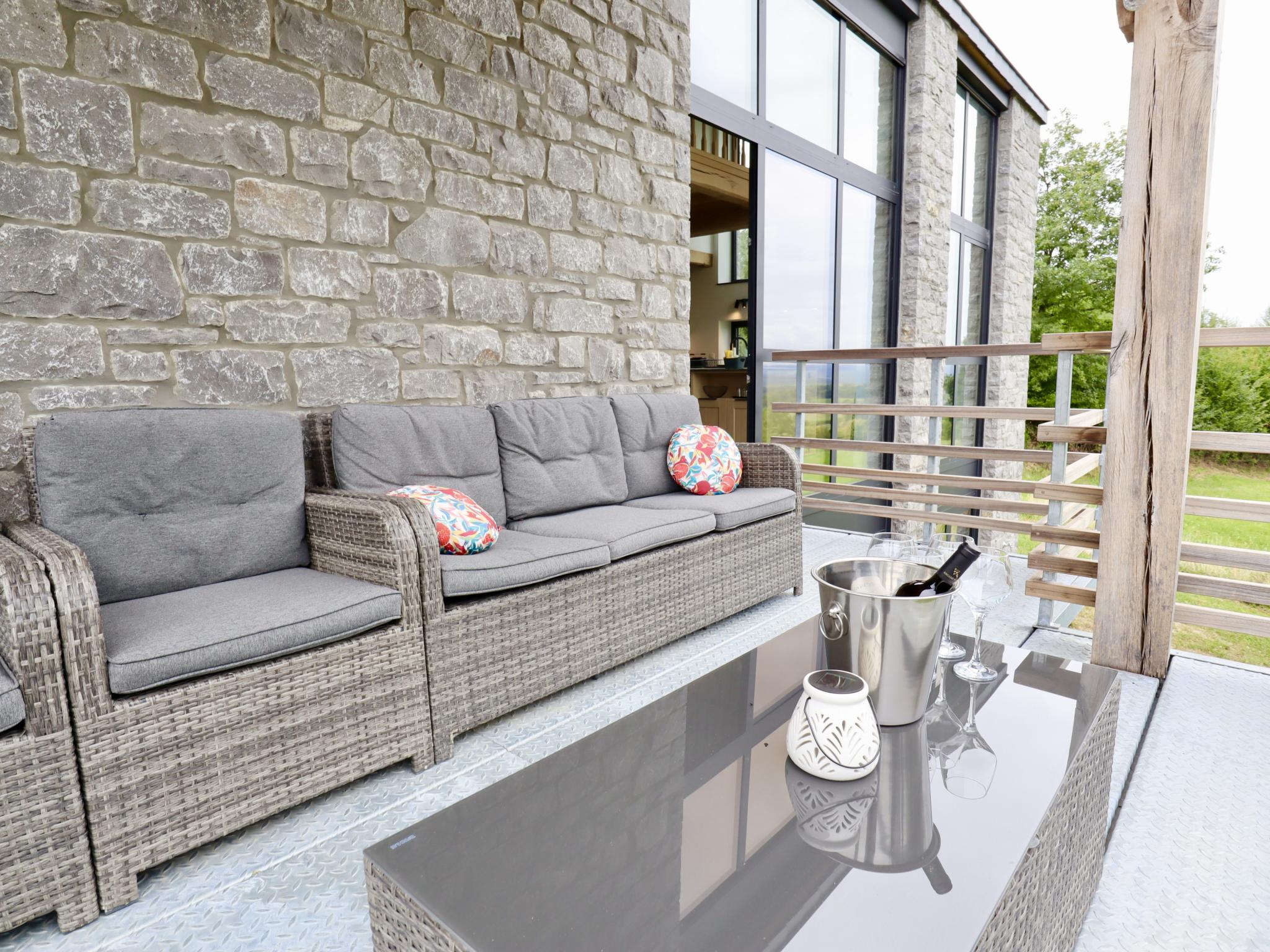 Swimming pool area at Le Pavillon in Tohogne