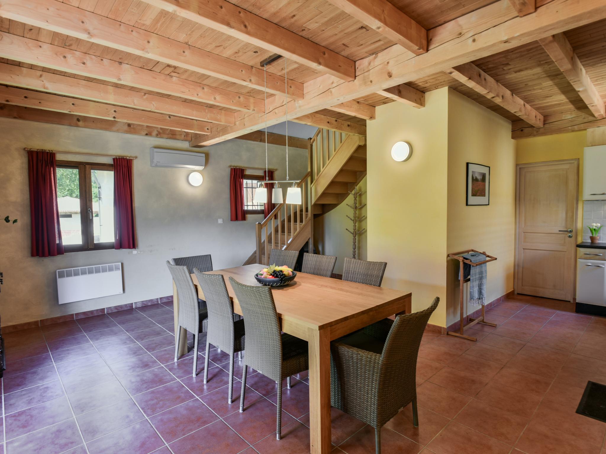 Swimming pool area at Lac Bleu huis nr 13 in Lacapelle Marival