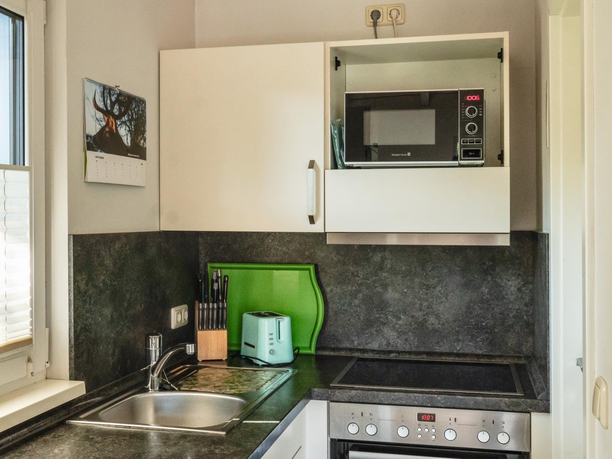 Modern kitchen at Schloss in Güntersberge