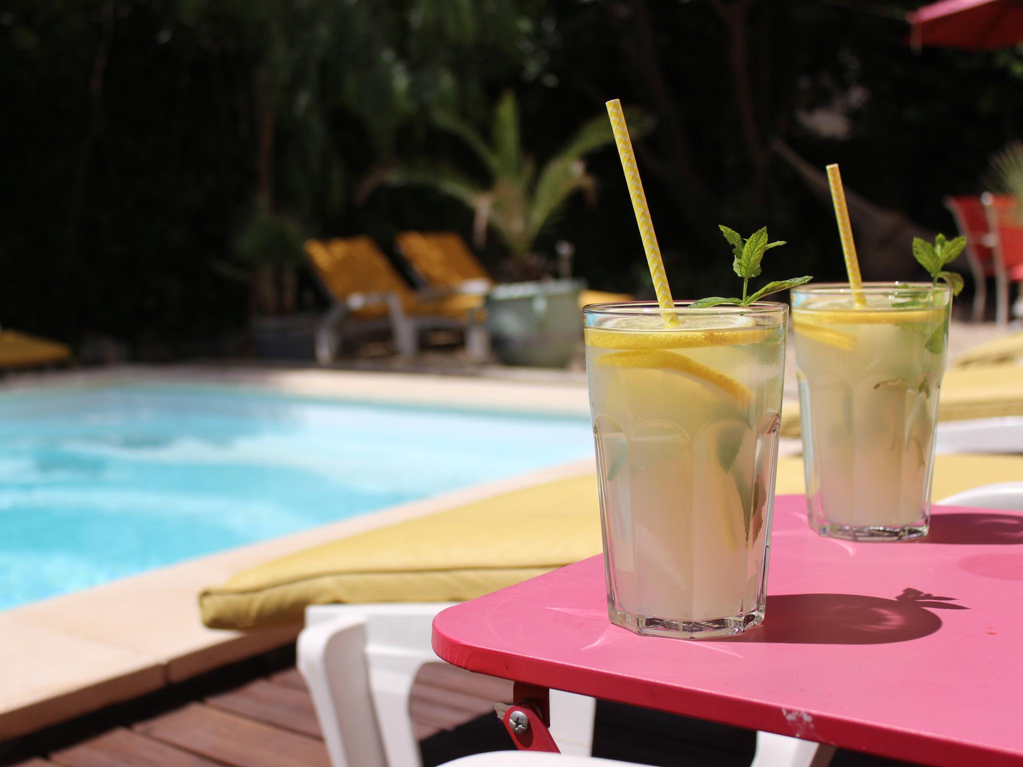 Bedroom with comfortable beds at La maison des Vendangeurs 6 in Olonzac