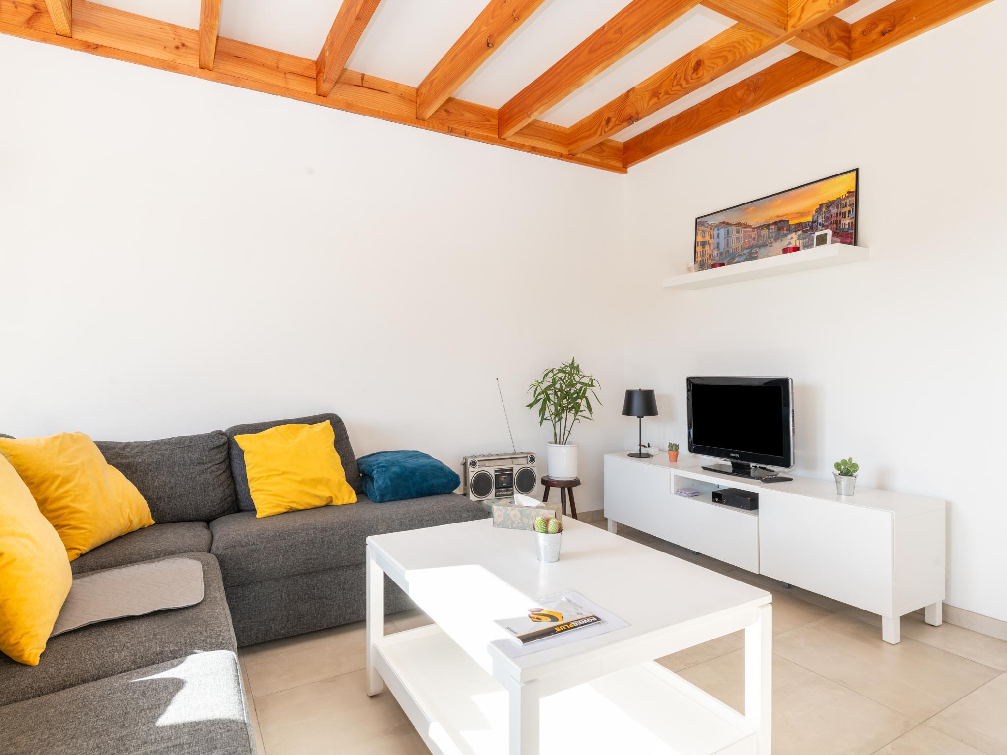 Outdoor terrace and views at Westhinder I H81 in Koksijde